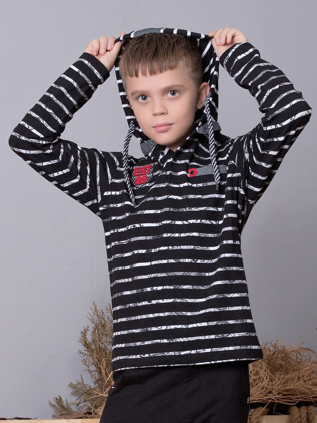 Boy's Black Hoodie - EBTH17-2408 - Image 2
