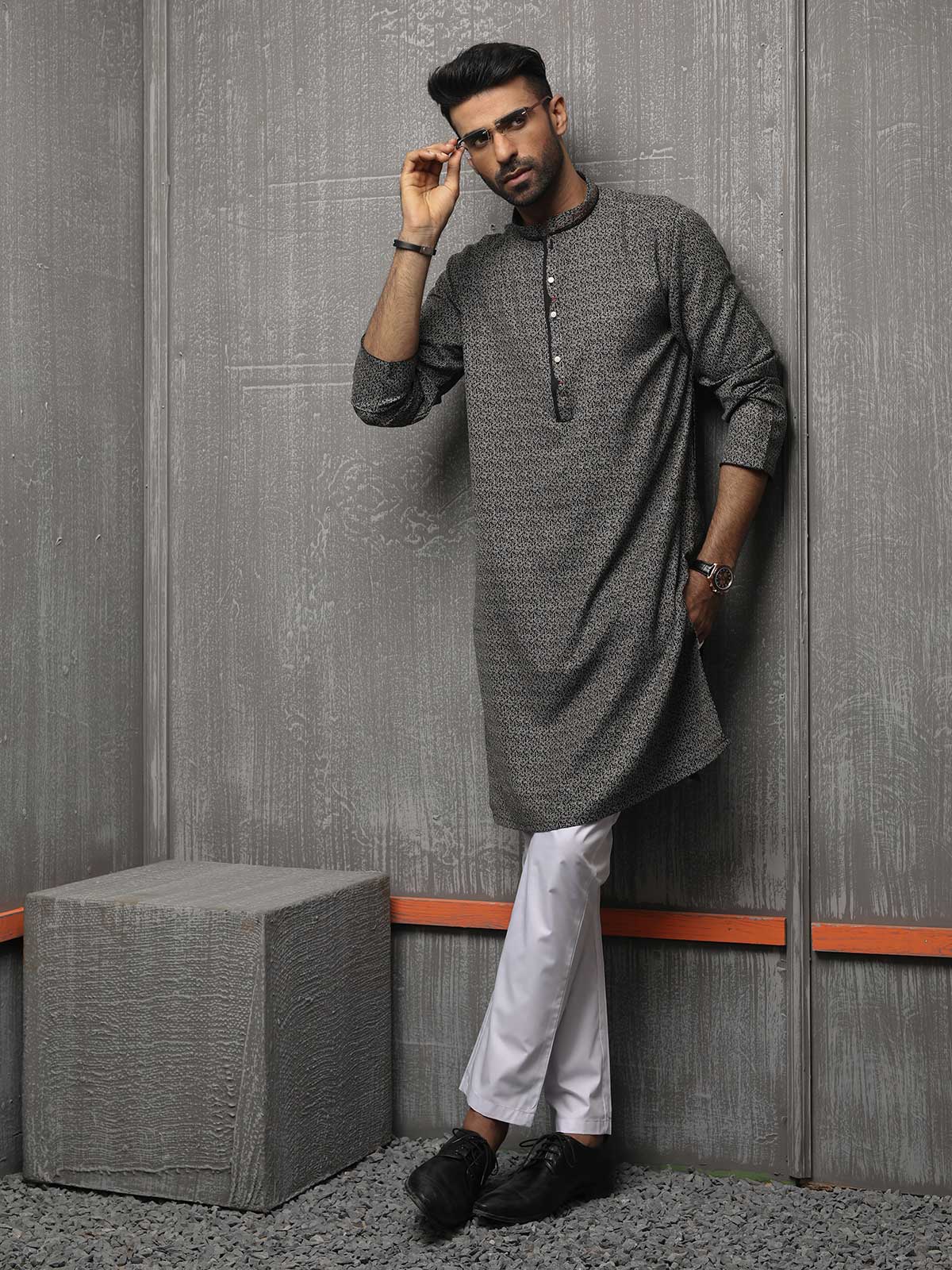 Men's Black Kurta - EMTK18S-9620 - Image 2
