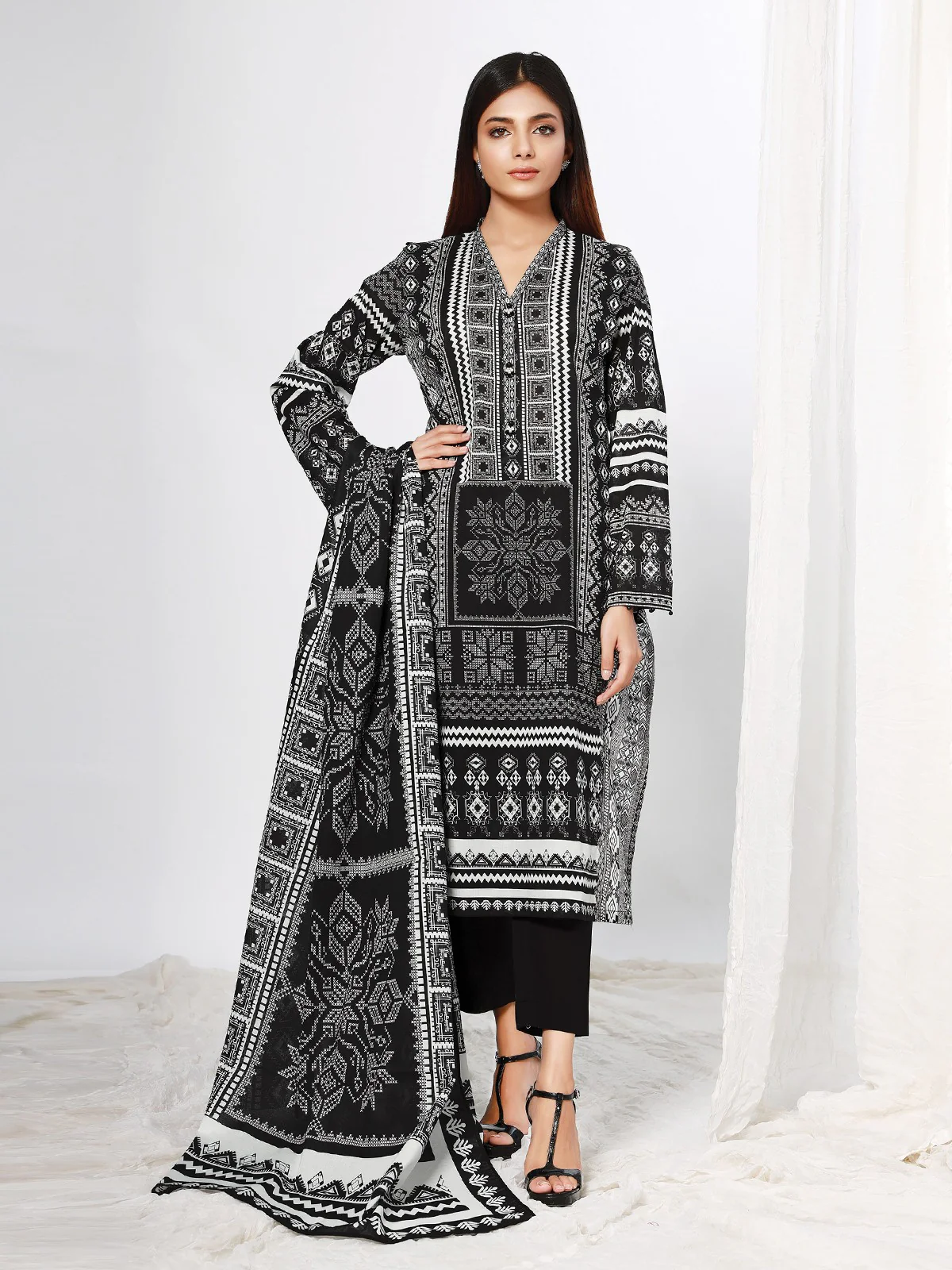 Unstitched Printed Lawn Suit - EWU21M4-21008