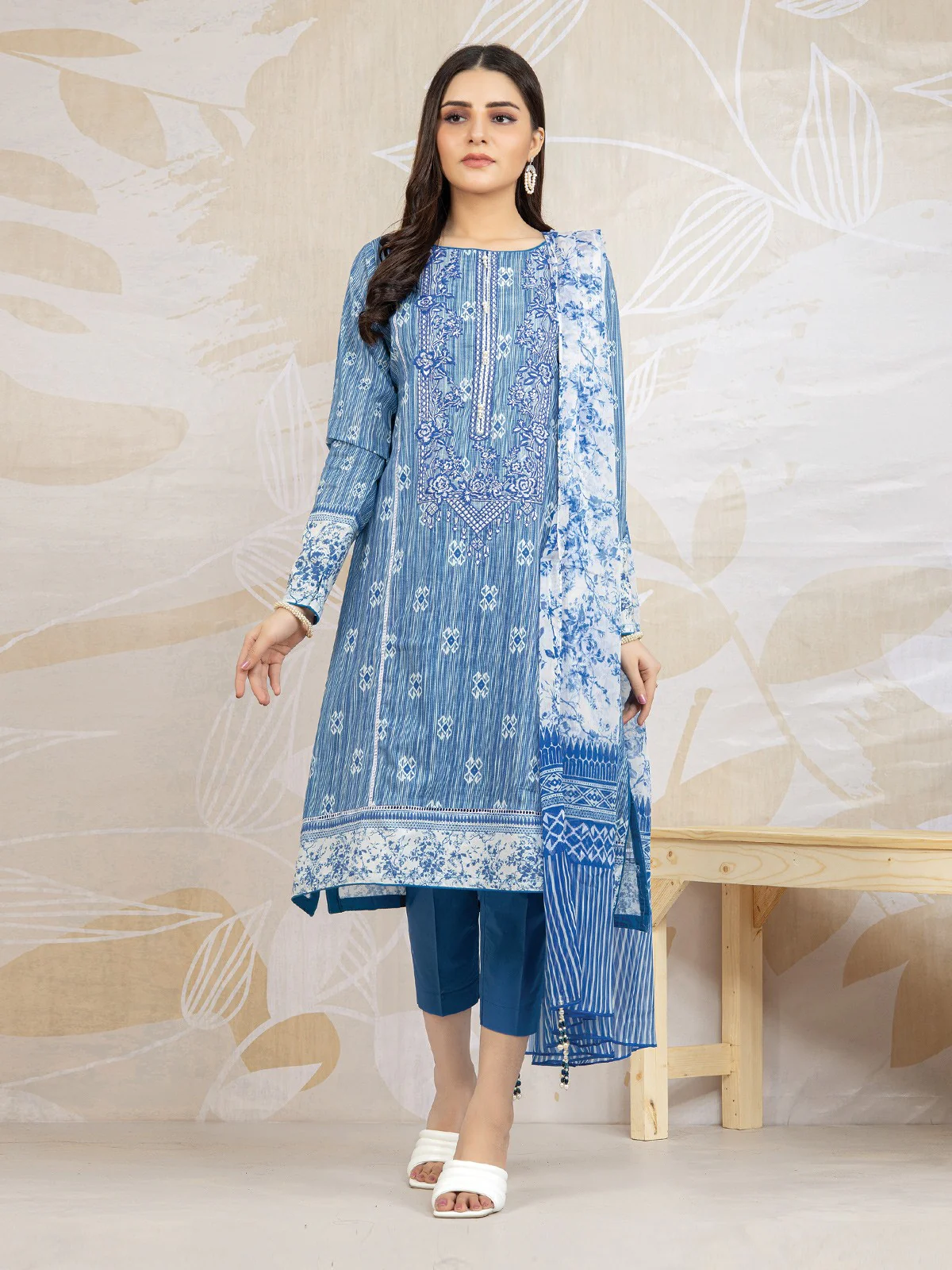 Unstitched Embroidered Lawn Suit - EWU22V1-23573