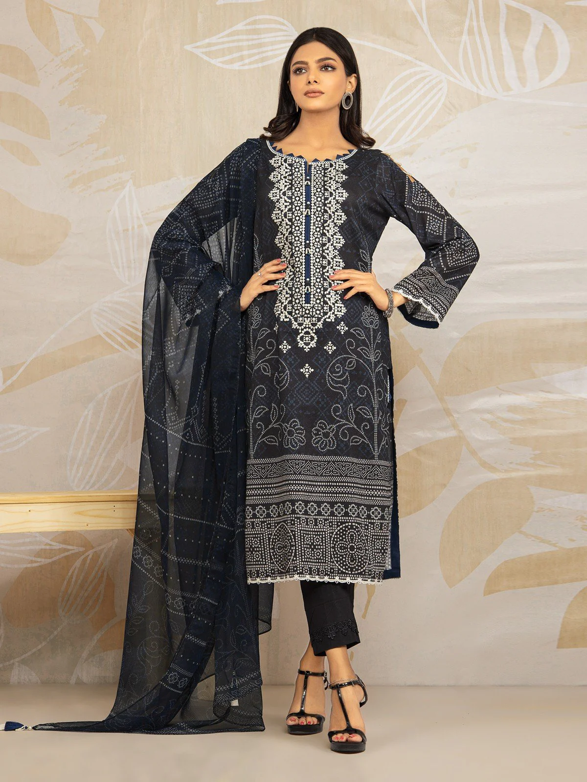 Unstitched Embroidered Lawn Suit - EWU22V1-23579