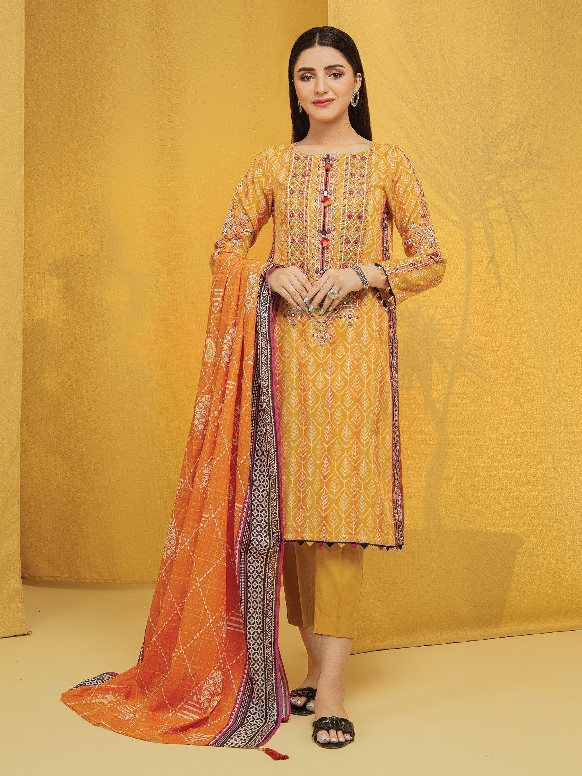 Unstitched Embroidered Lawn Suit - EWU22V1-23651