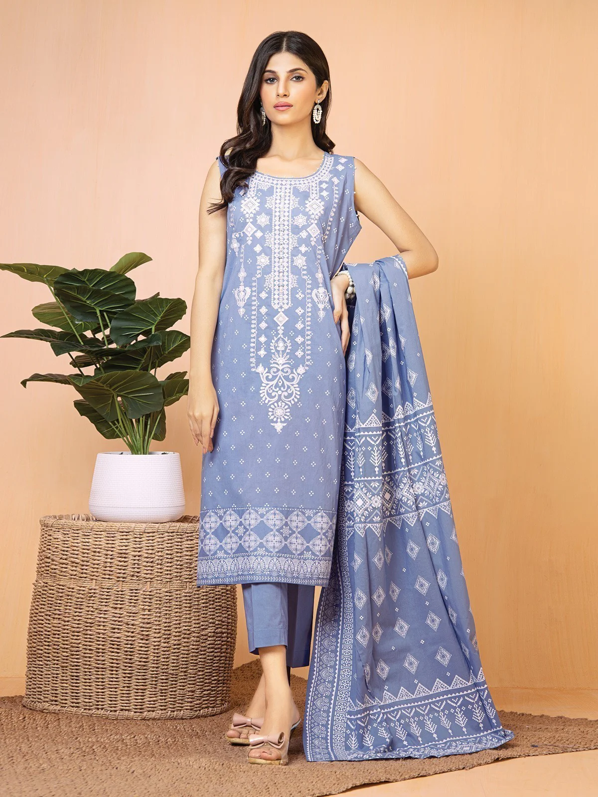 Unstitched Embroidered Lawn Suit - EWU22V1-23682