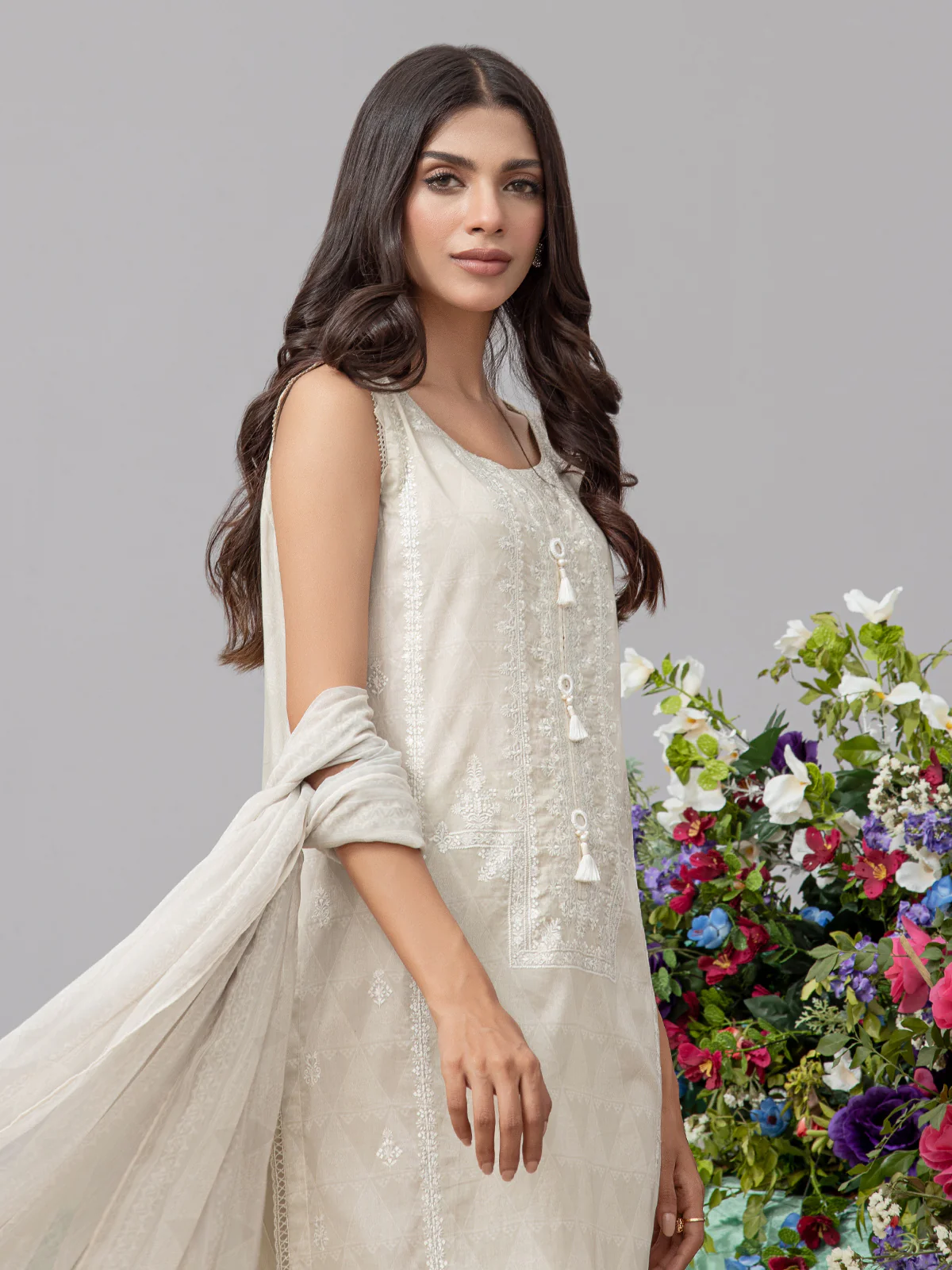 Unstitched Embroidered Lawn Suit - EWU22V1-26500 - Image 2