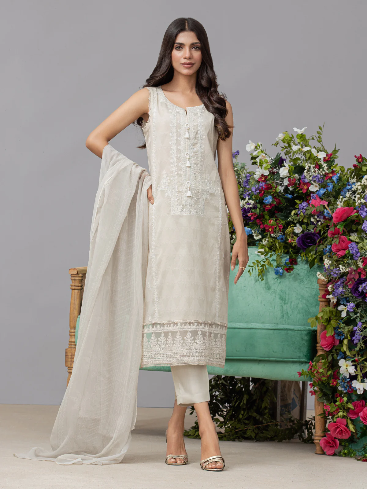 Unstitched Embroidered Lawn Suit - EWU22V1-26500 - Image 5