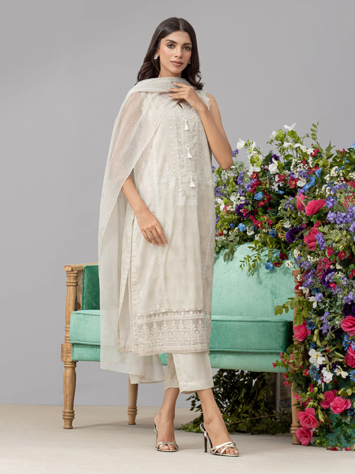 Unstitched Embroidered Lawn Suit - EWU22V1-26500 - Image 7