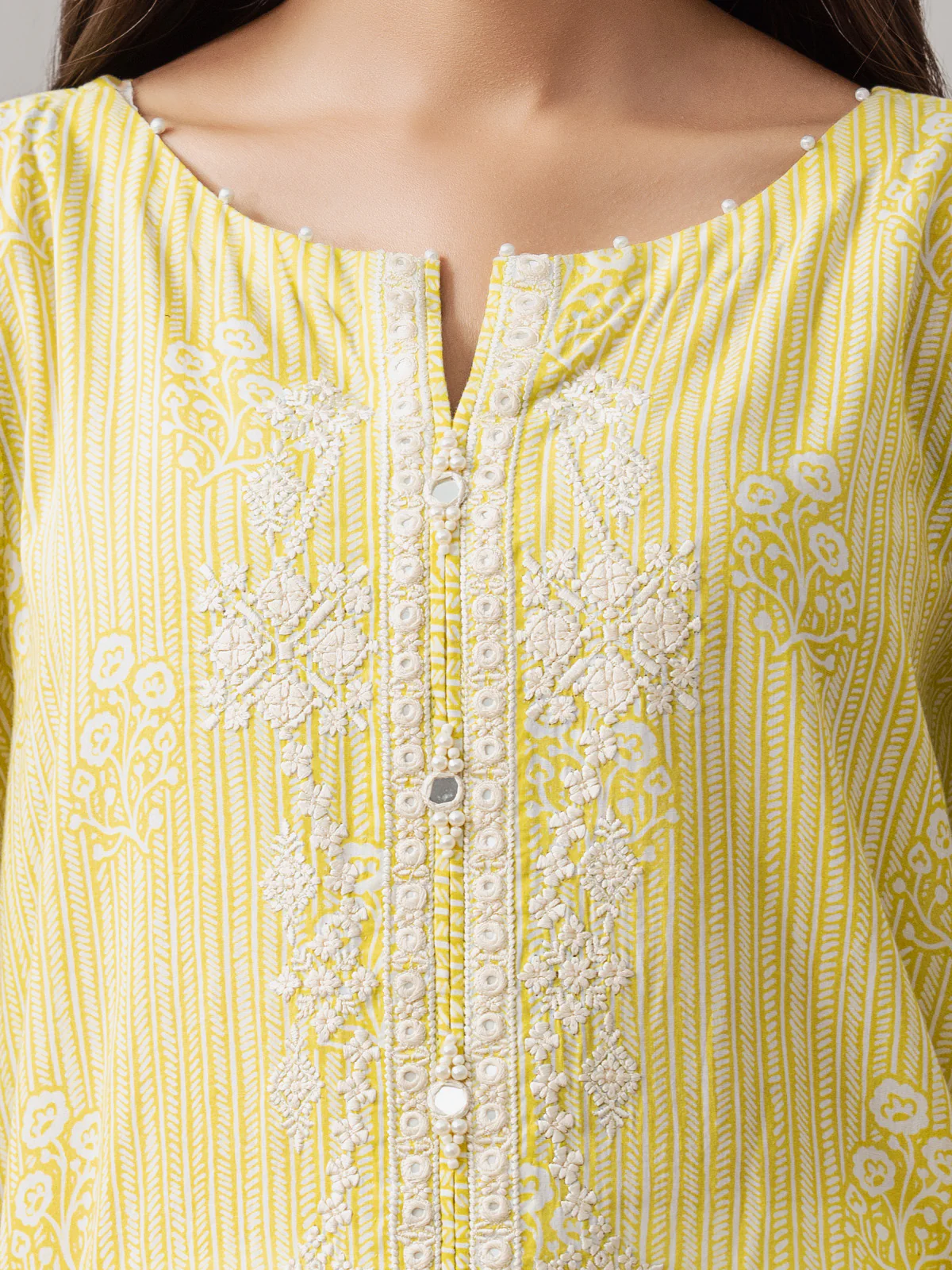 Unstitched Embroidered Lawn Suit - EWU22V1-26510 - Image 3
