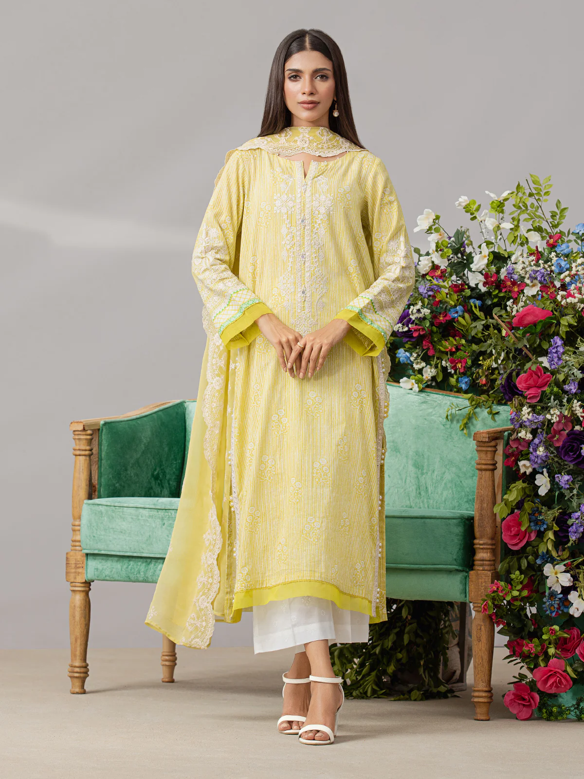 Unstitched Embroidered Lawn Suit - EWU22V1-26510 - Image 9
