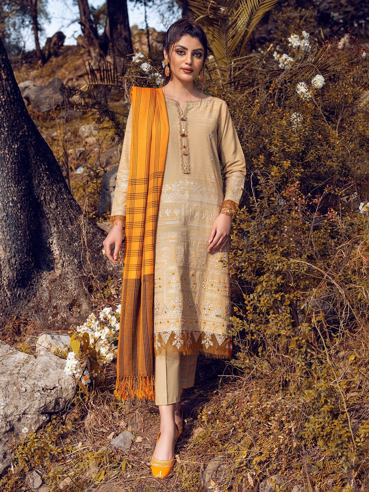 Unstitched Embroidered Crepe Viscose Suit - EWU22V10-25076