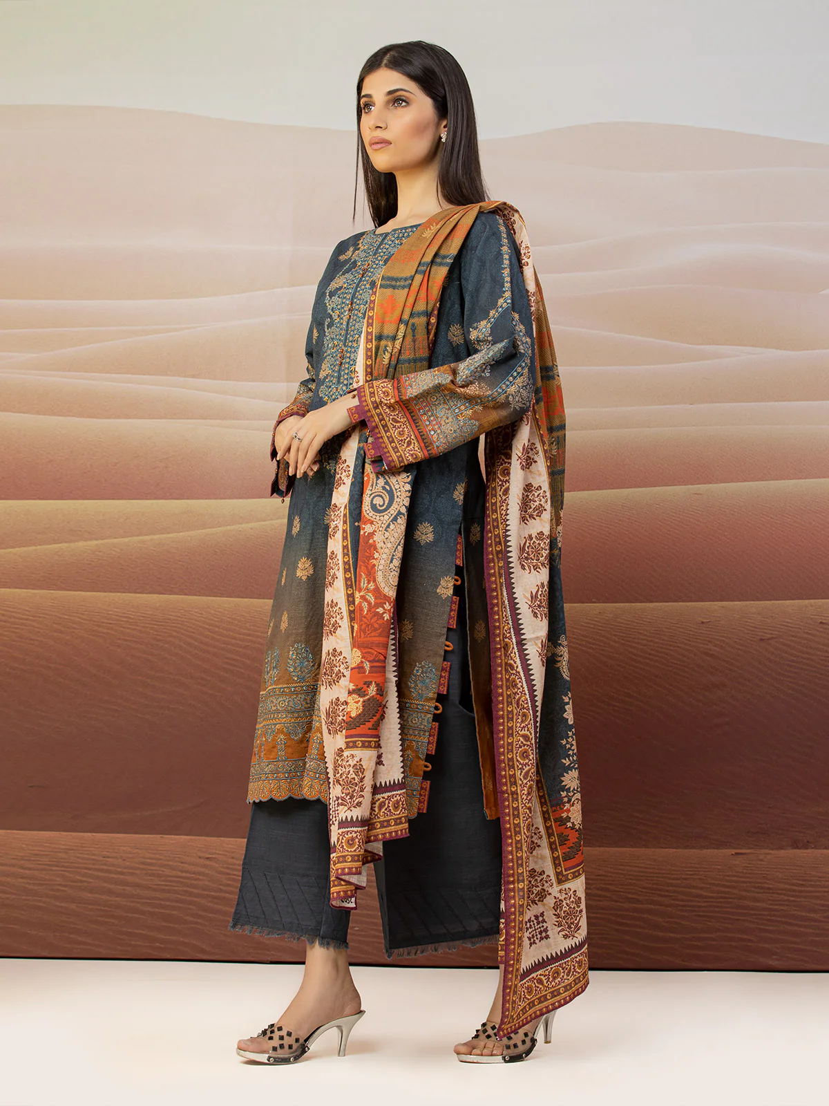 Unstitched Embroidered Khaddar Shirt Dupatta - EWU22V11-25023SD - Image 5