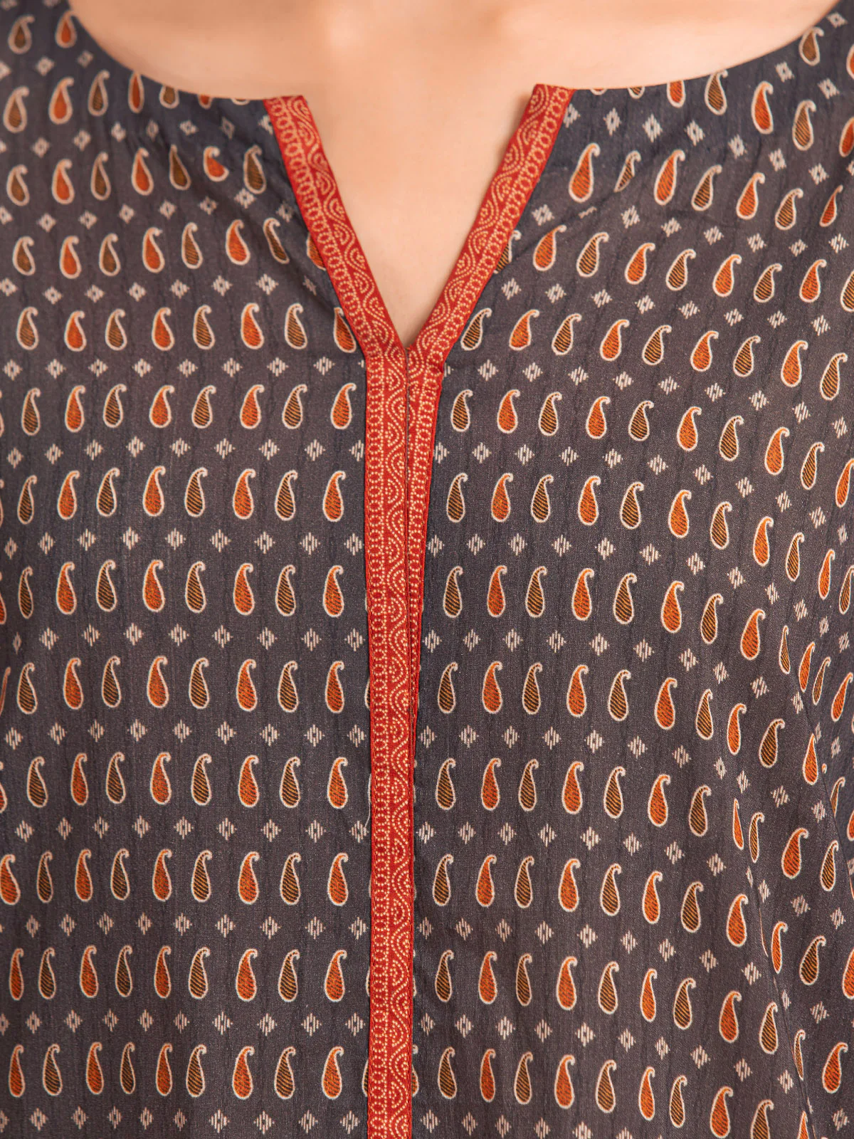 Unstitched Printed Khaddar Suit - EWU23A3-27096-3P - Image 3