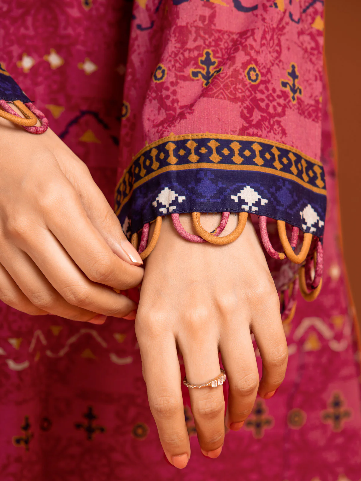 Unstitched Printed Khaddar Suit - EWU23A3-27138-3P - Image 4