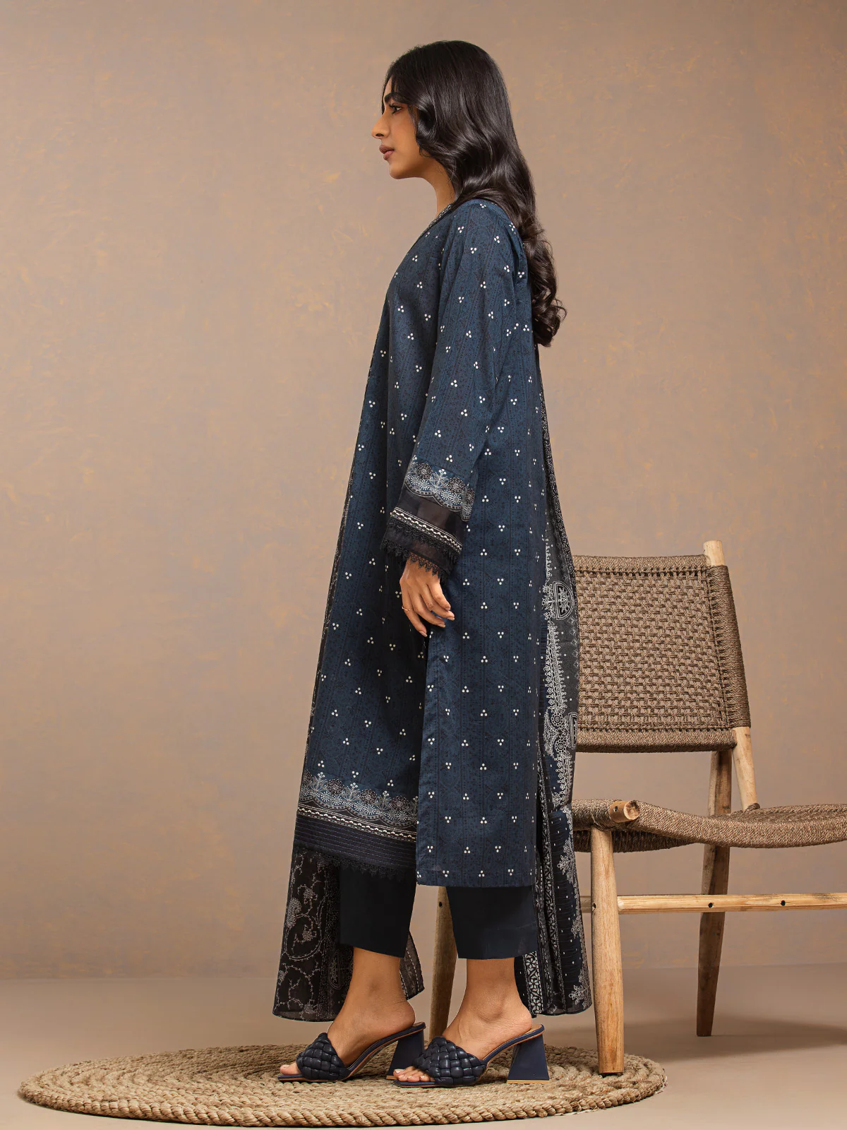 Unstitched Printed Khaddar Suit - EWU23A3-27286-3P - Image 4