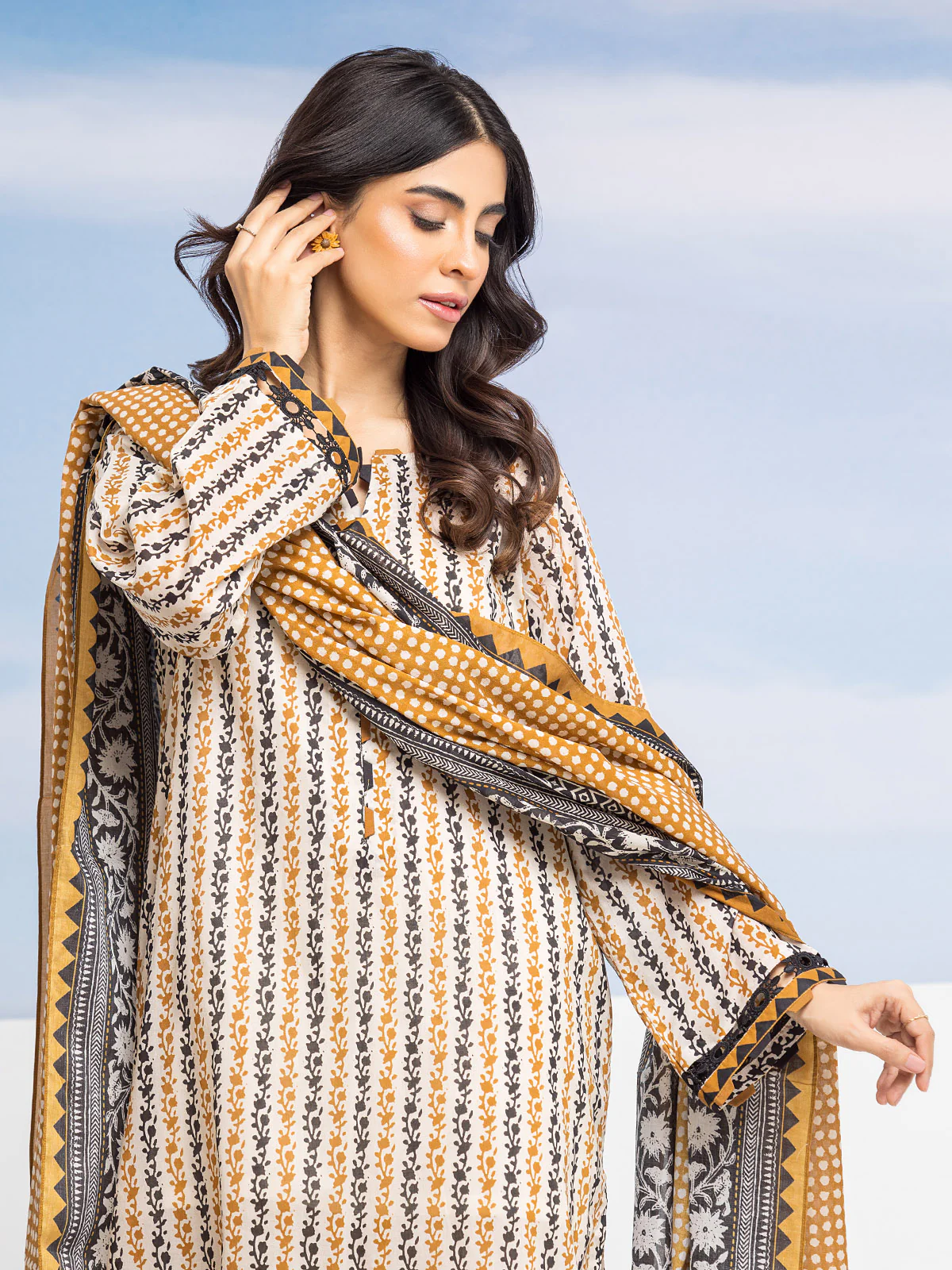 Unstitched Printed Lawn Suit - EWU24A1-28043-3P - Image 4