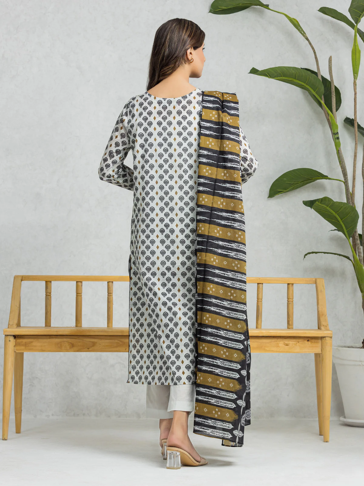Unstitched Printed Lawn Suit - EWU24A1-28065-3P - Image 4
