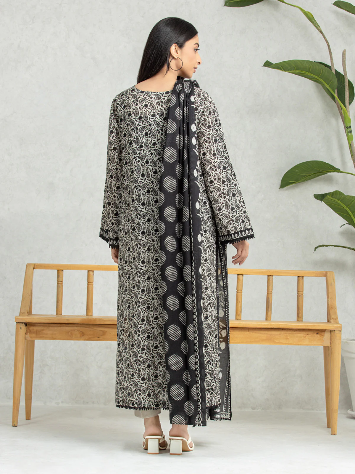Unstitched Printed Lawn Suit - EWU24A1-28133-3P - Image 3