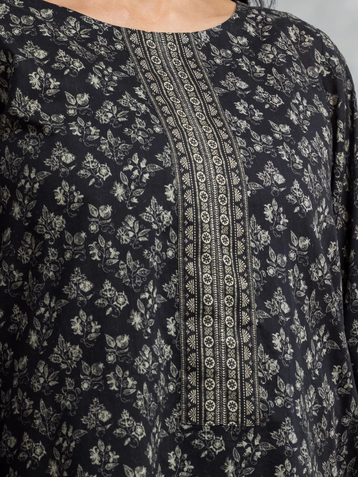 Unstitched Printed Lawn Suit - EWU24A1-28414-3P - Image 3
