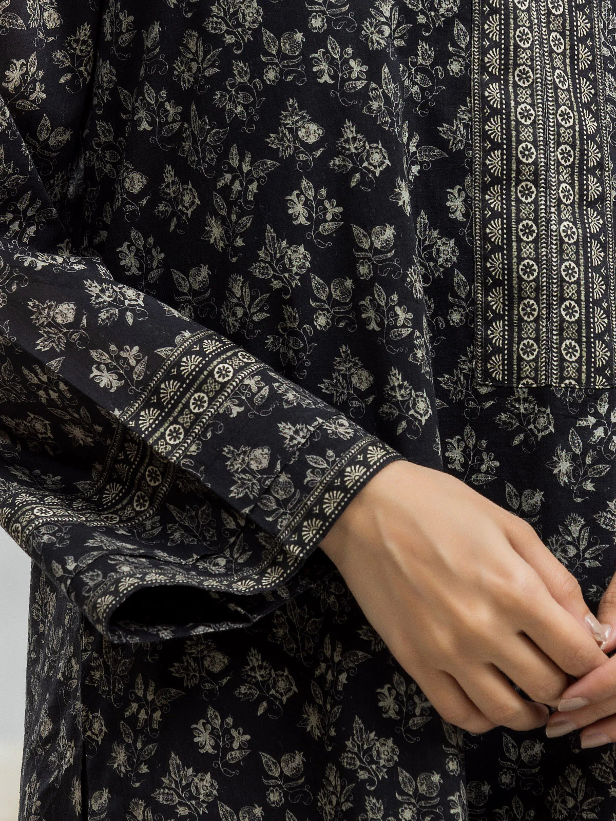 Unstitched Printed Lawn Suit - EWU24A1-28414-3P - Image 4