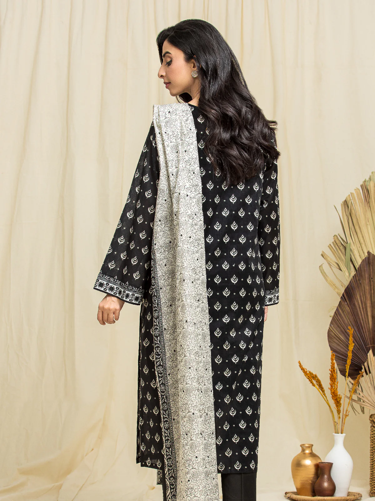Unstitched Printed Lawn Suit - EWU24A1-29051-3P - Image 4