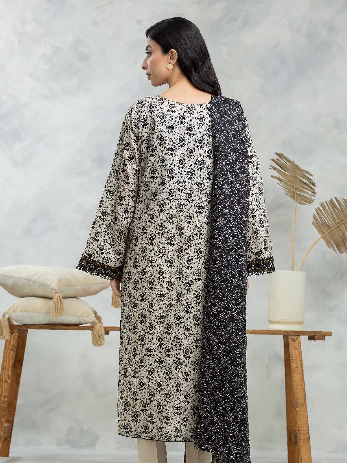 Unstitched Printed Lawn Suit - EWU24A1-29084-3P - Image 4