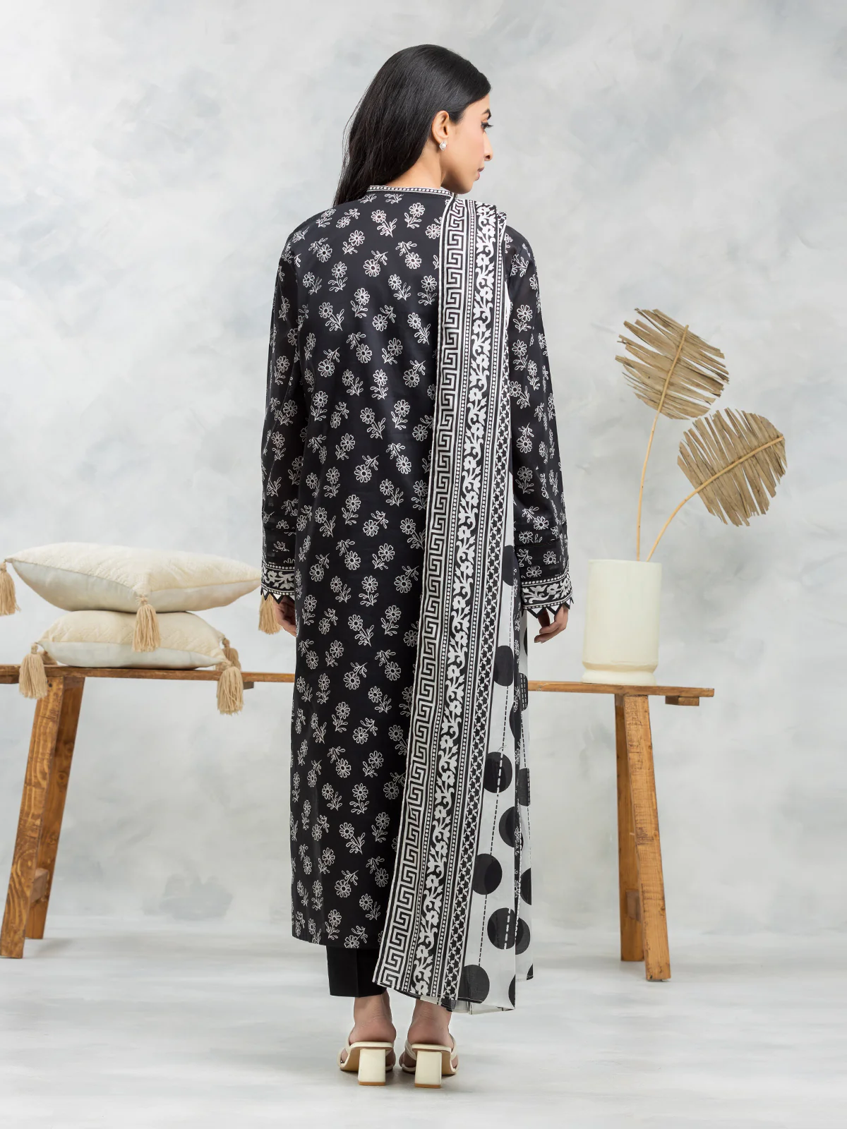Unstitched Printed Lawn Suit - EWU24A1-29105-3P - Image 4