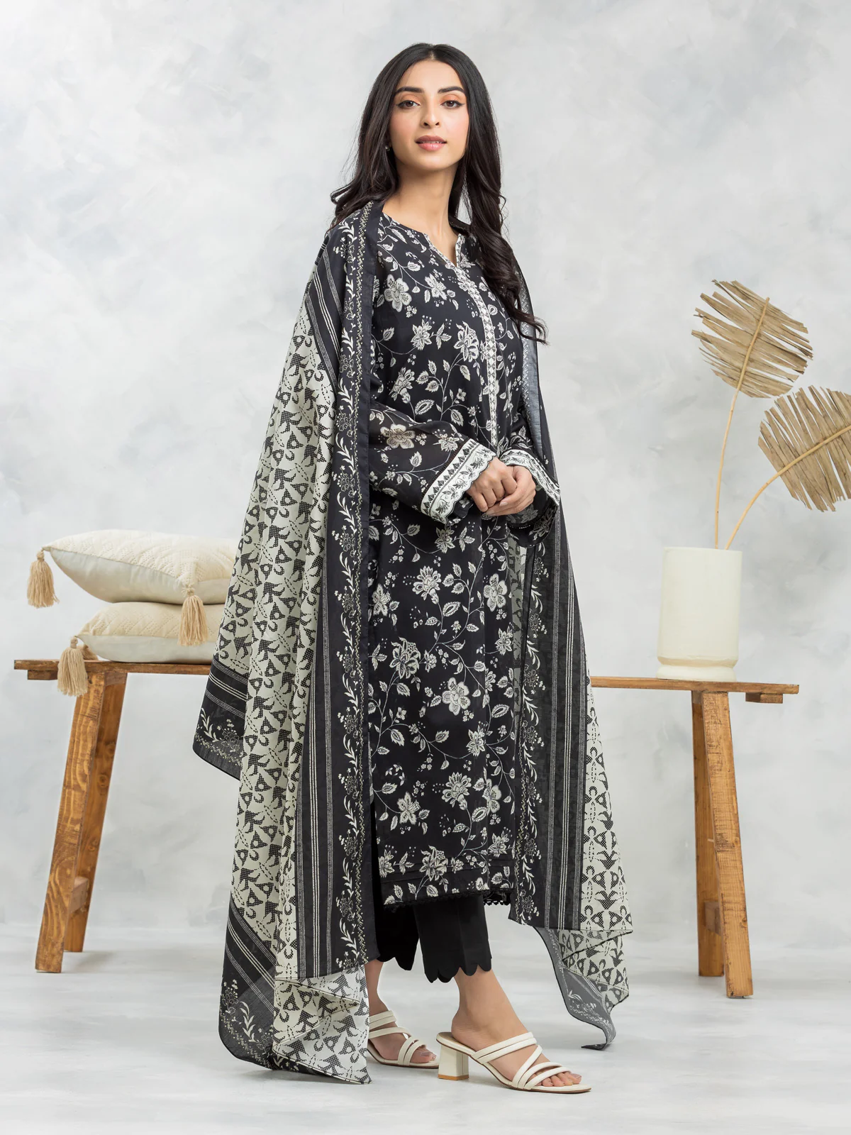 Unstitched Printed Lawn Suit - EWU24A1-29233-3P - Image 4
