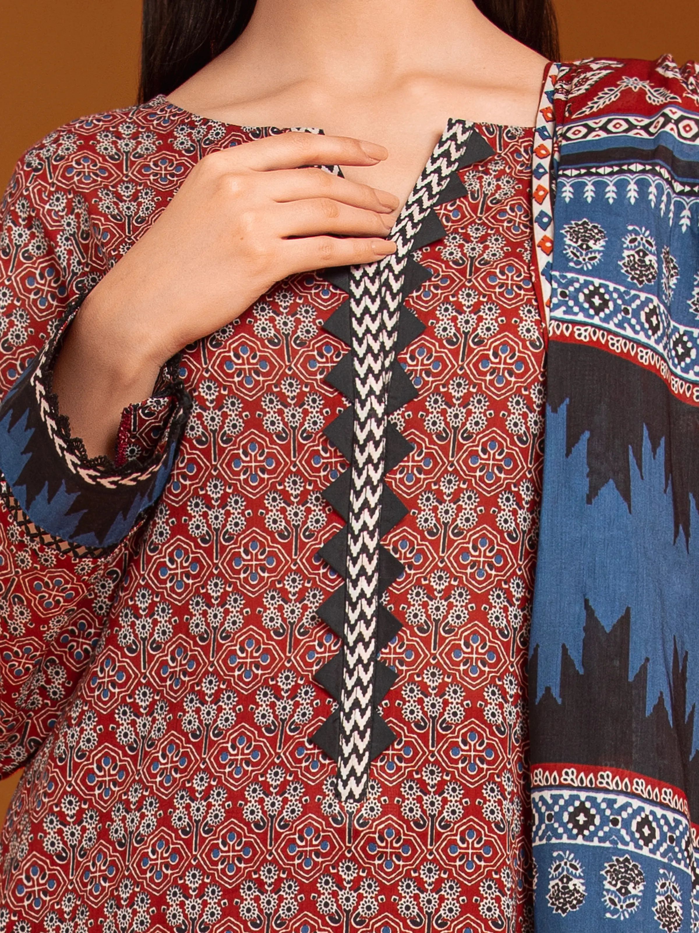 Unstitched Printed Cambric Suit - EWU24A2-27099-3P - Image 3
