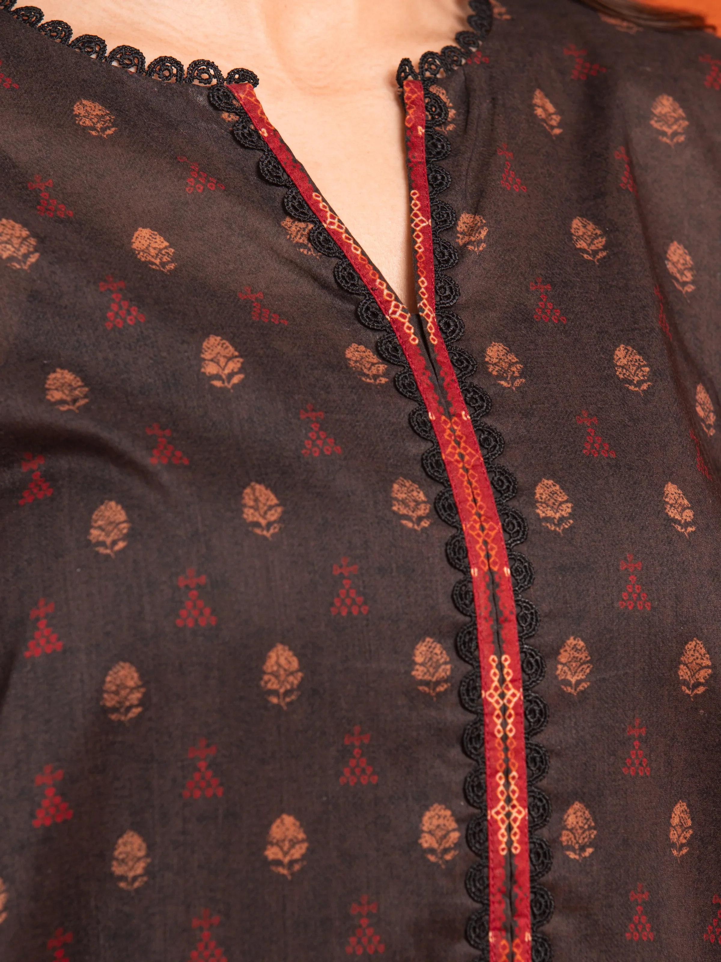 Unstitched Printed Khaddar Suit - EWU24A3-27058-3P - Image 3