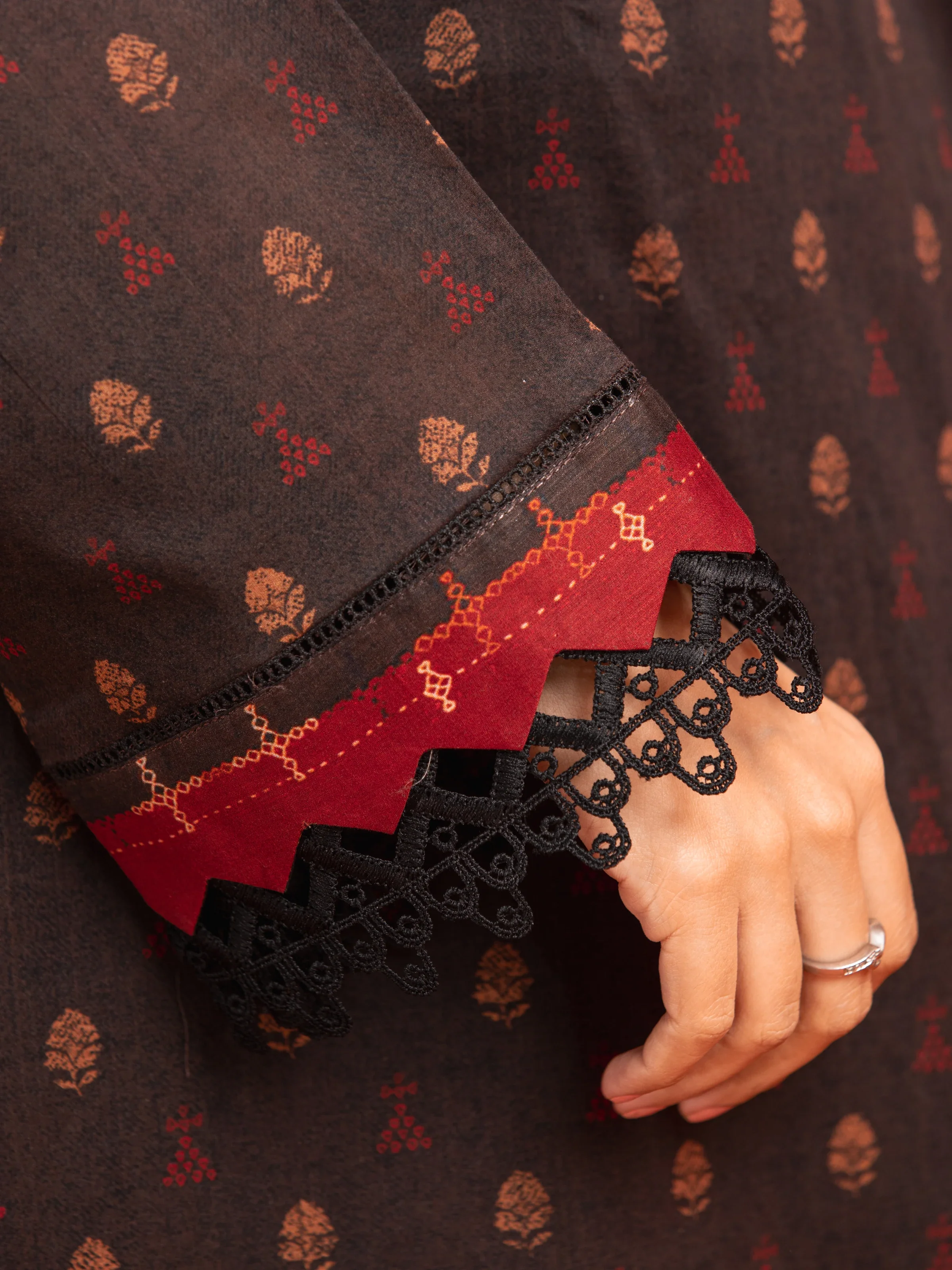 Unstitched Printed Khaddar Suit - EWU24A3-27058-3P - Image 4