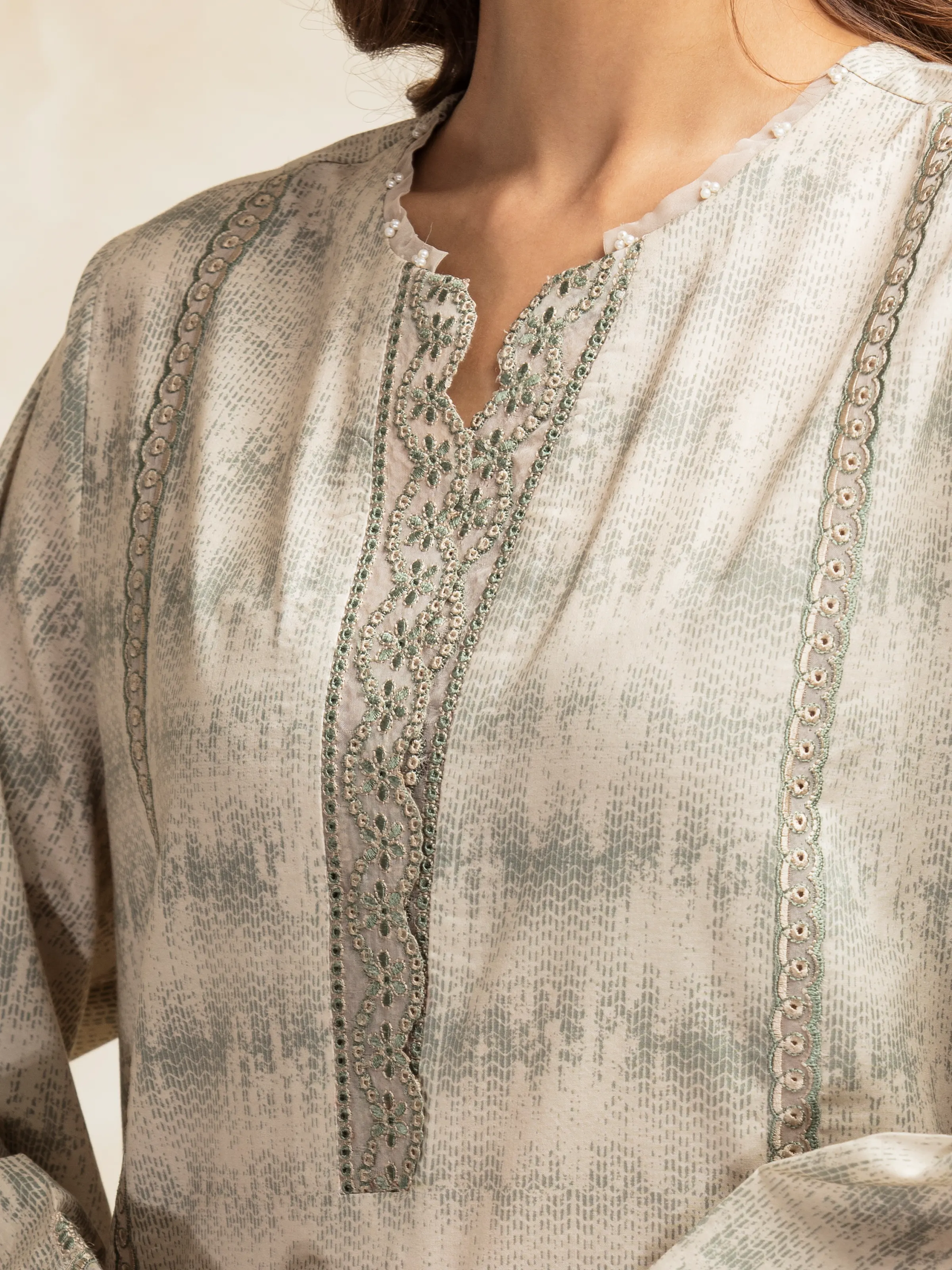 Unstitched Embroidered Lawn Shirt Dupatta - EWU5V1-31092SD - Image 3