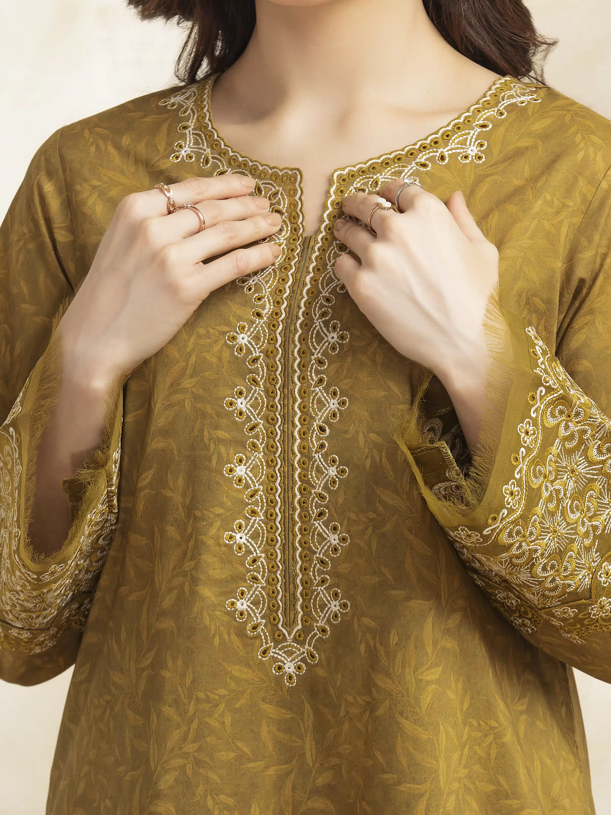 Unstitched Embroidered Lawn Shirt Dupatta - EWU5V1-31095SD - Image 4