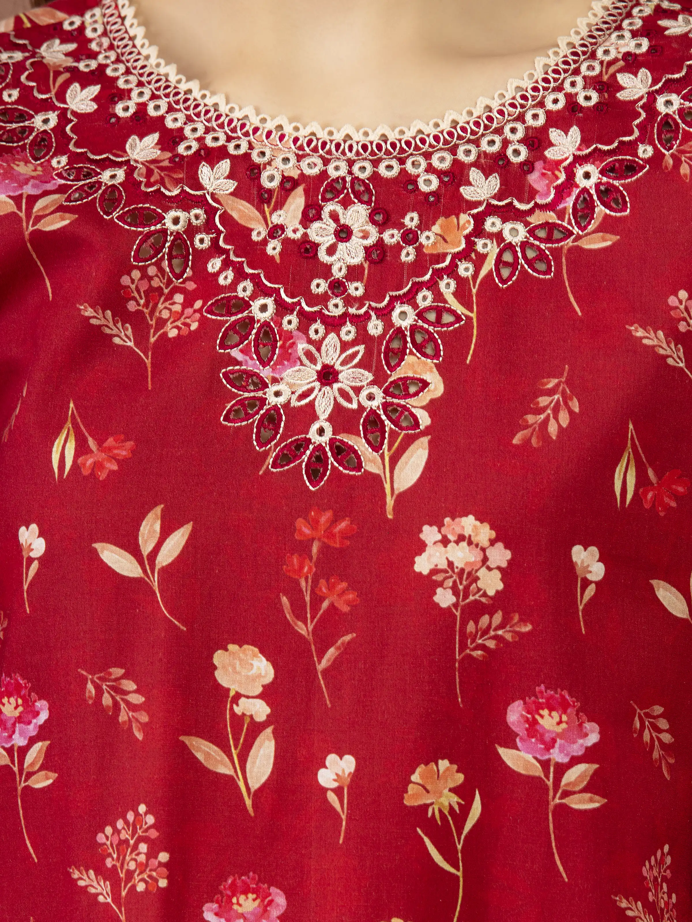 Unstitched Embroidered Lawn Shirt Trouser - EWU5V1-31454ST - Image 4
