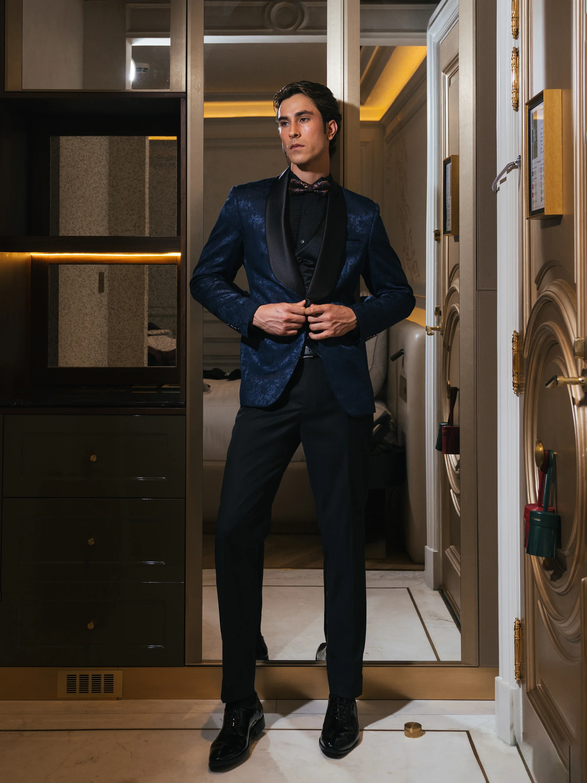 Rounded Shawl Collar Tuxedo Suit - ECMTCPT5-1006 - Image 3