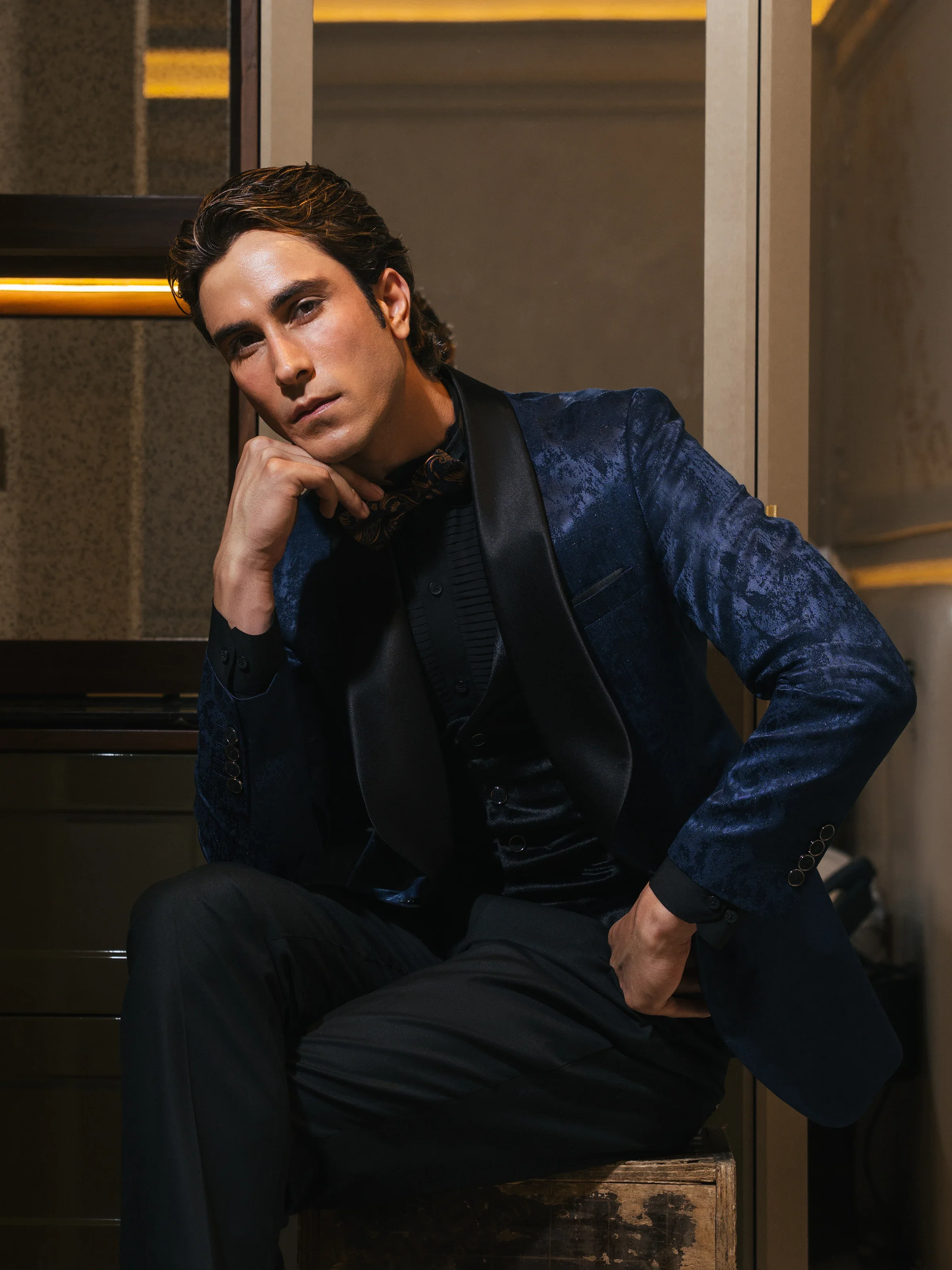 Rounded Shawl Collar Tuxedo Suit - ECMTCPT5-1006 - Image 4
