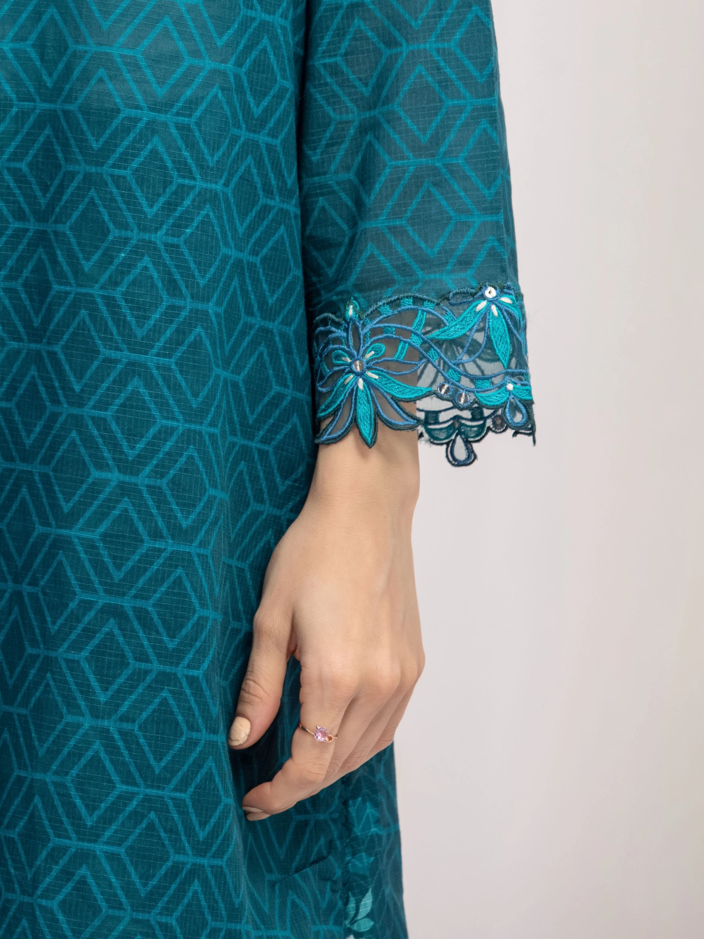 Pret Embroidered Lawn Slub Co-Ord Set - EWTKE5-81684ST - Image 4