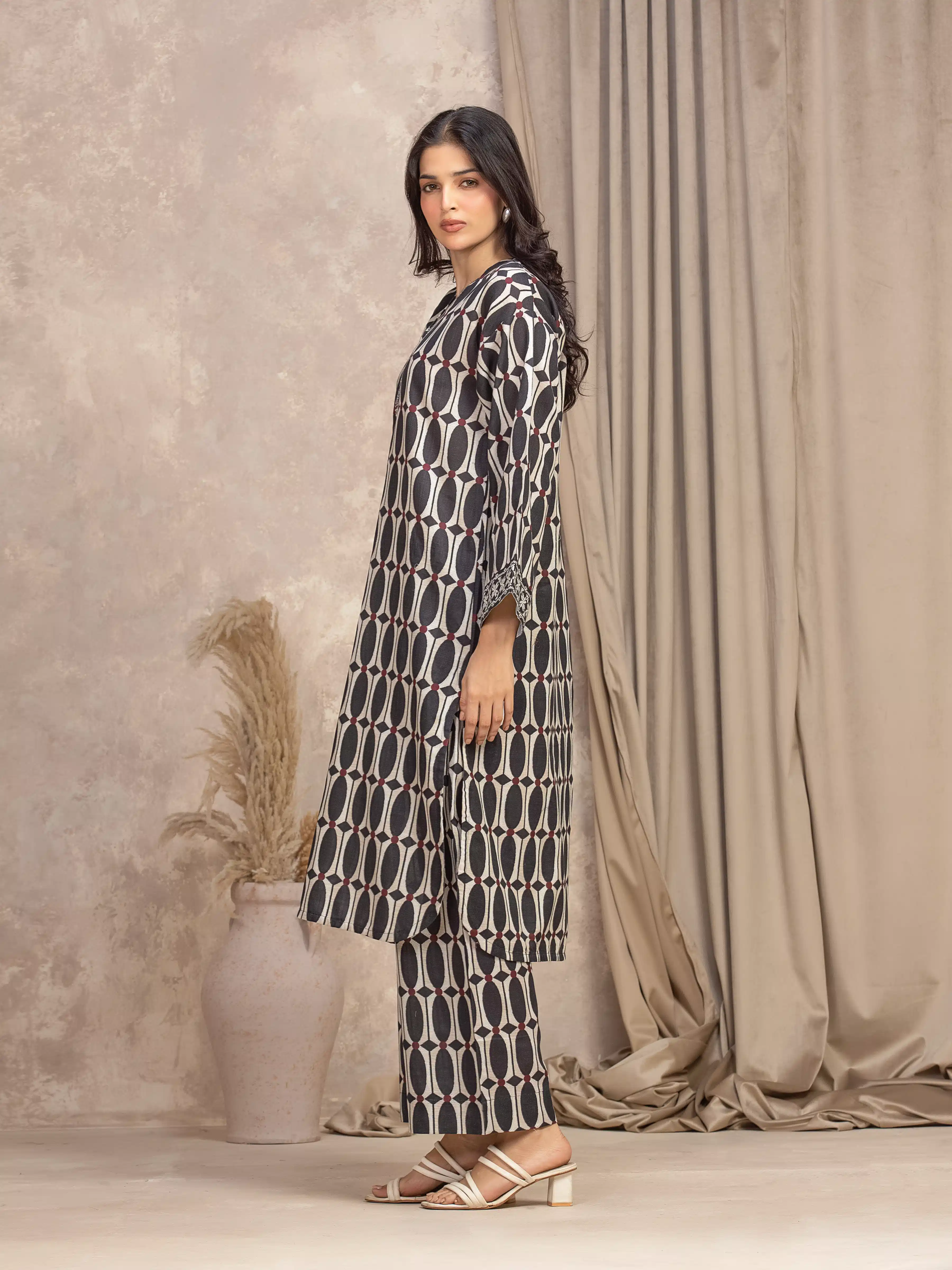 Pret Printed Khaddar Co-ord Set - EWTKP5-84039ST - Image 4