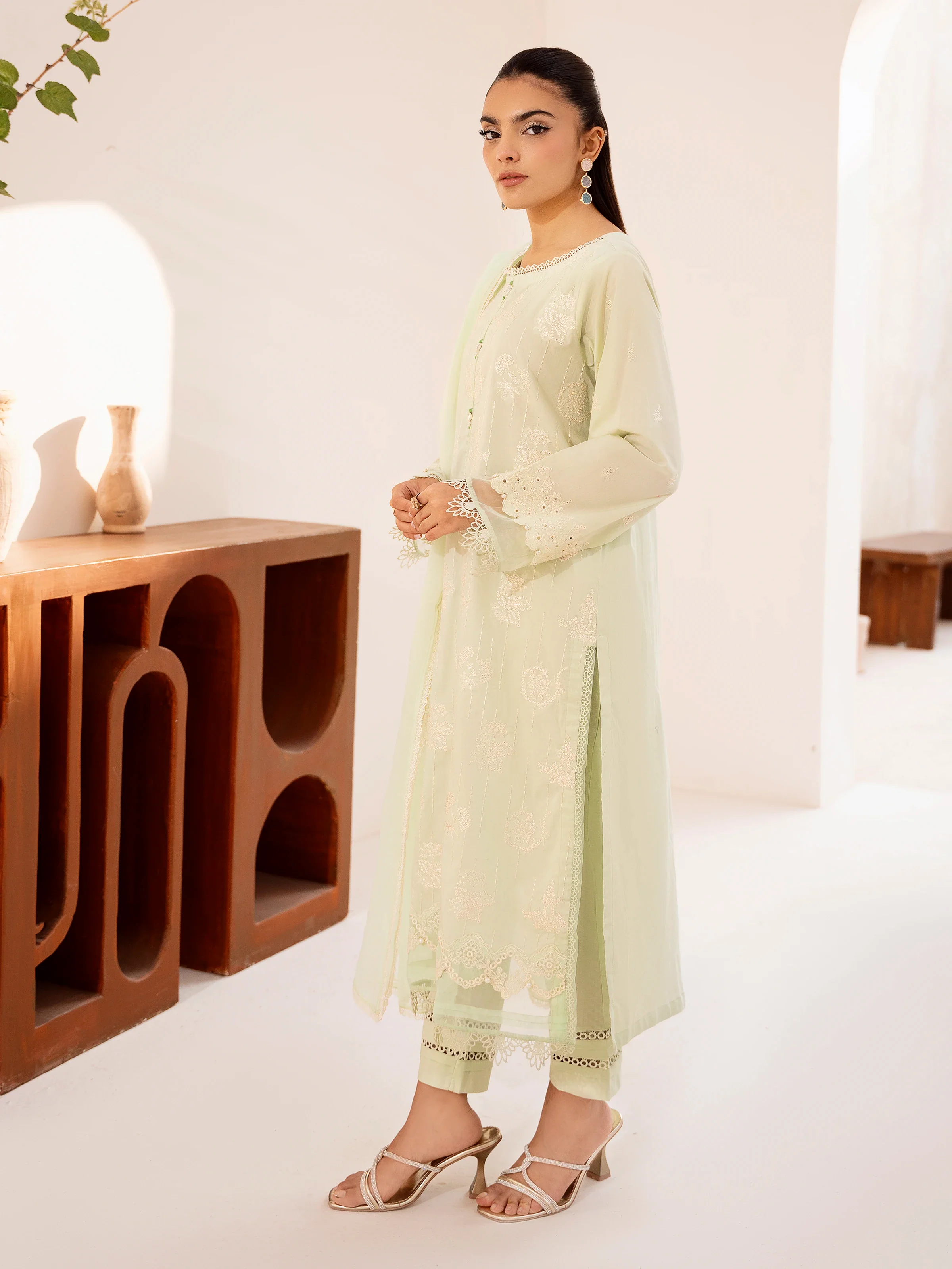 Pret Embroidered Cambric Suit - EWTKE24-81045-3P - Image 3