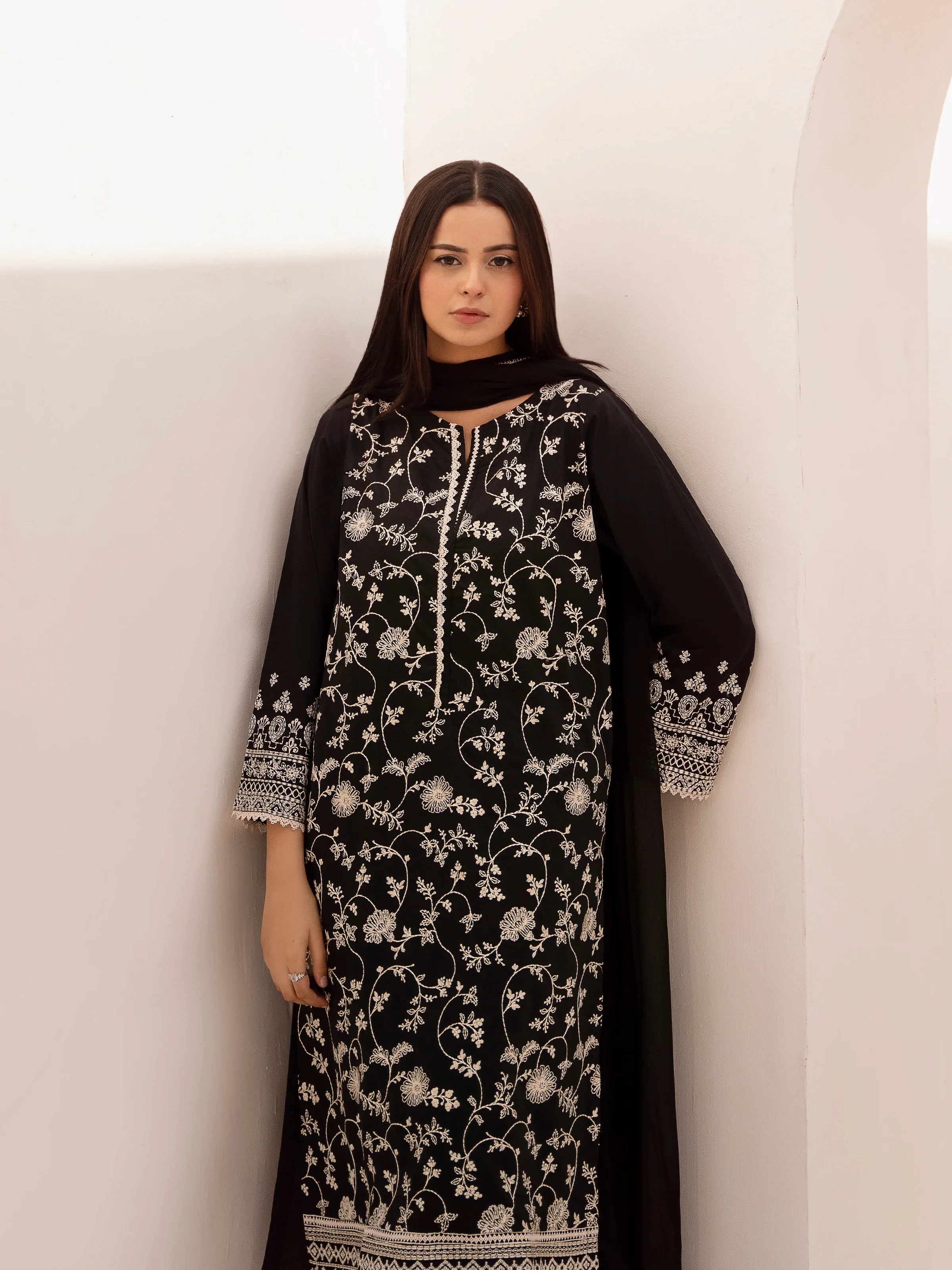 Pret Embroidered Cambric Suit - EWTKE24-81054-3P - Image 4