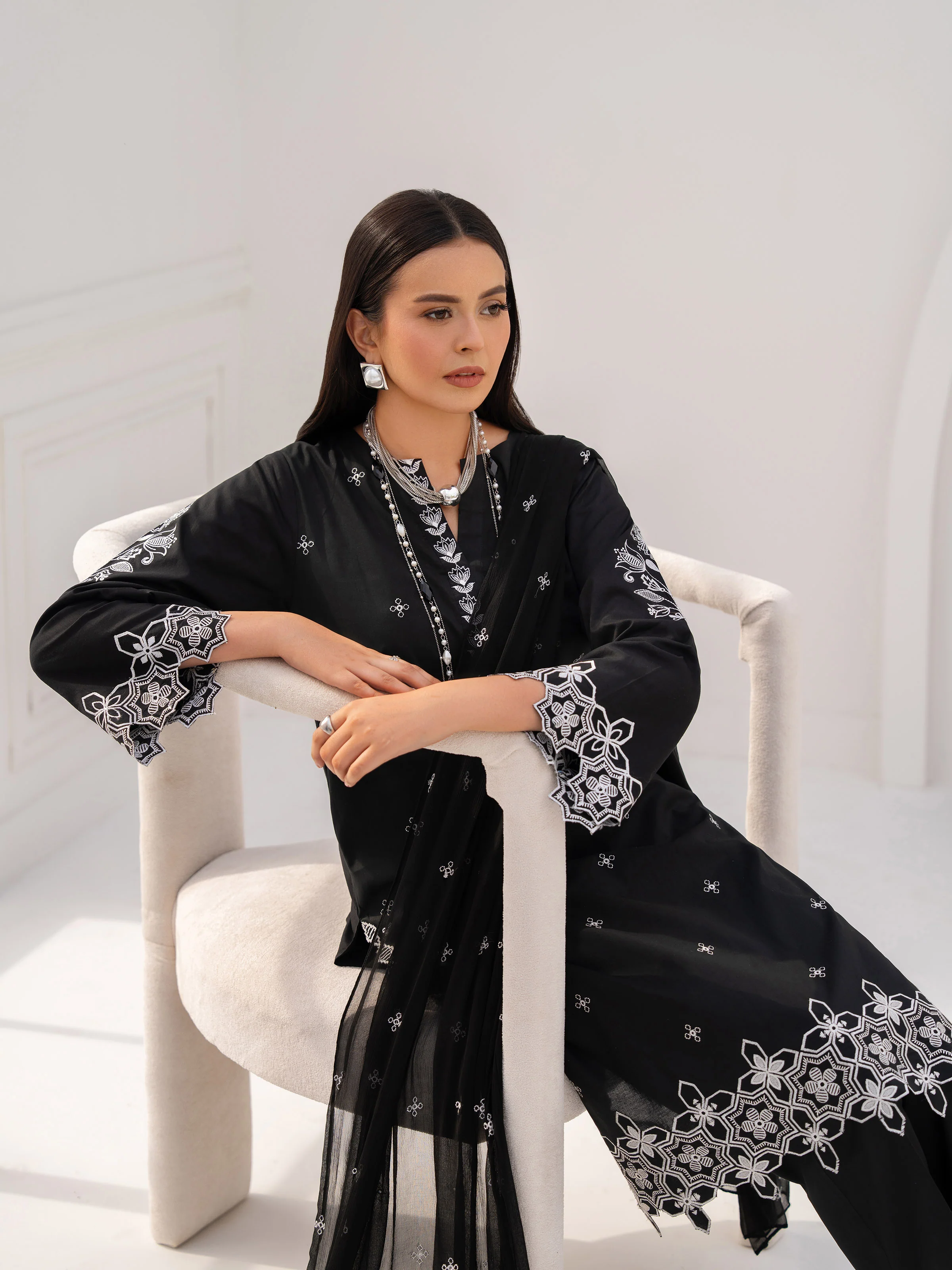Pret Embroidered Cambric Suit - EWTKE5-81094-3P - Image 5