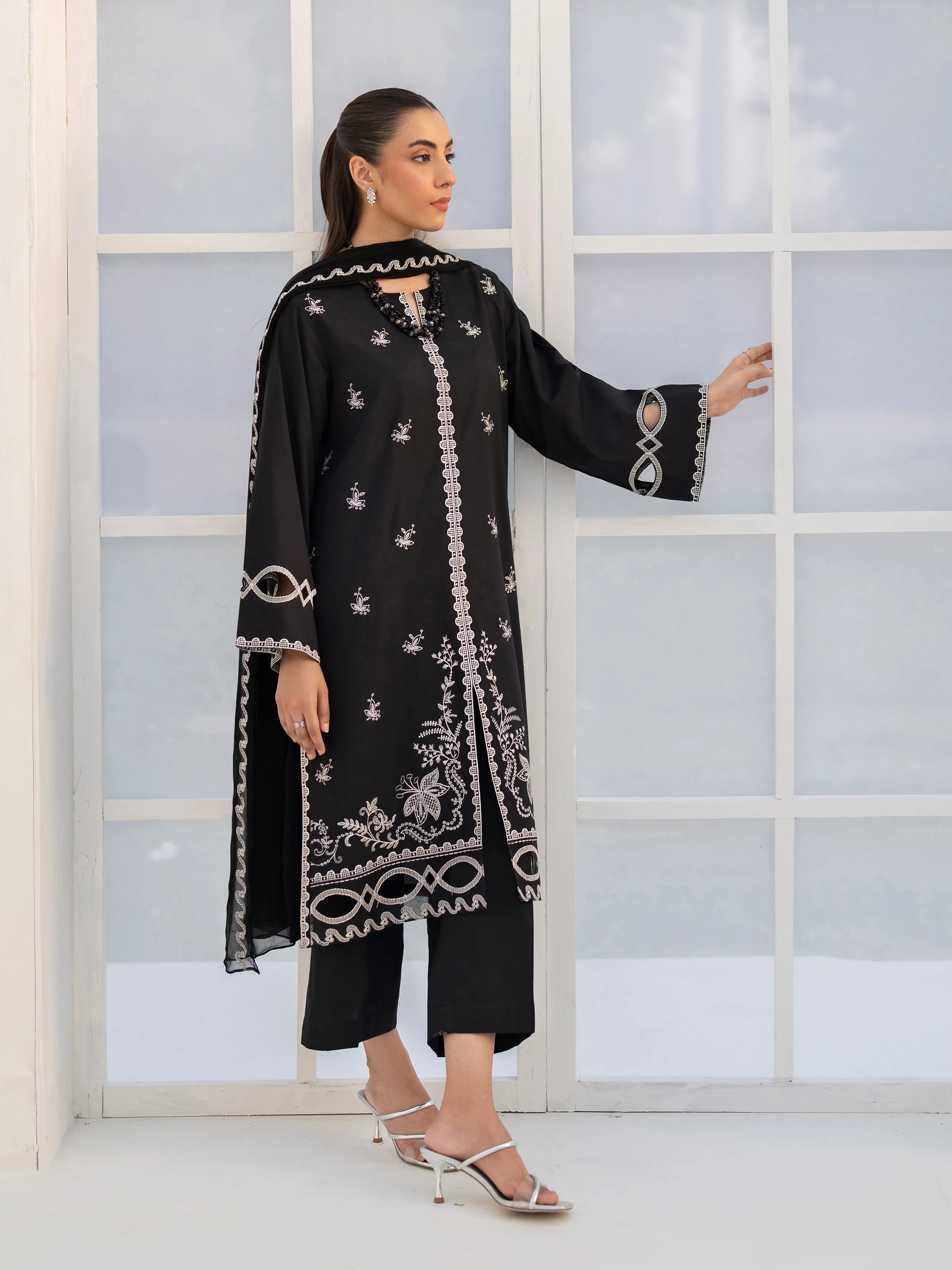 Pret Embroidered Cambric Suit - EWTKE5-81095-3P - Image 3