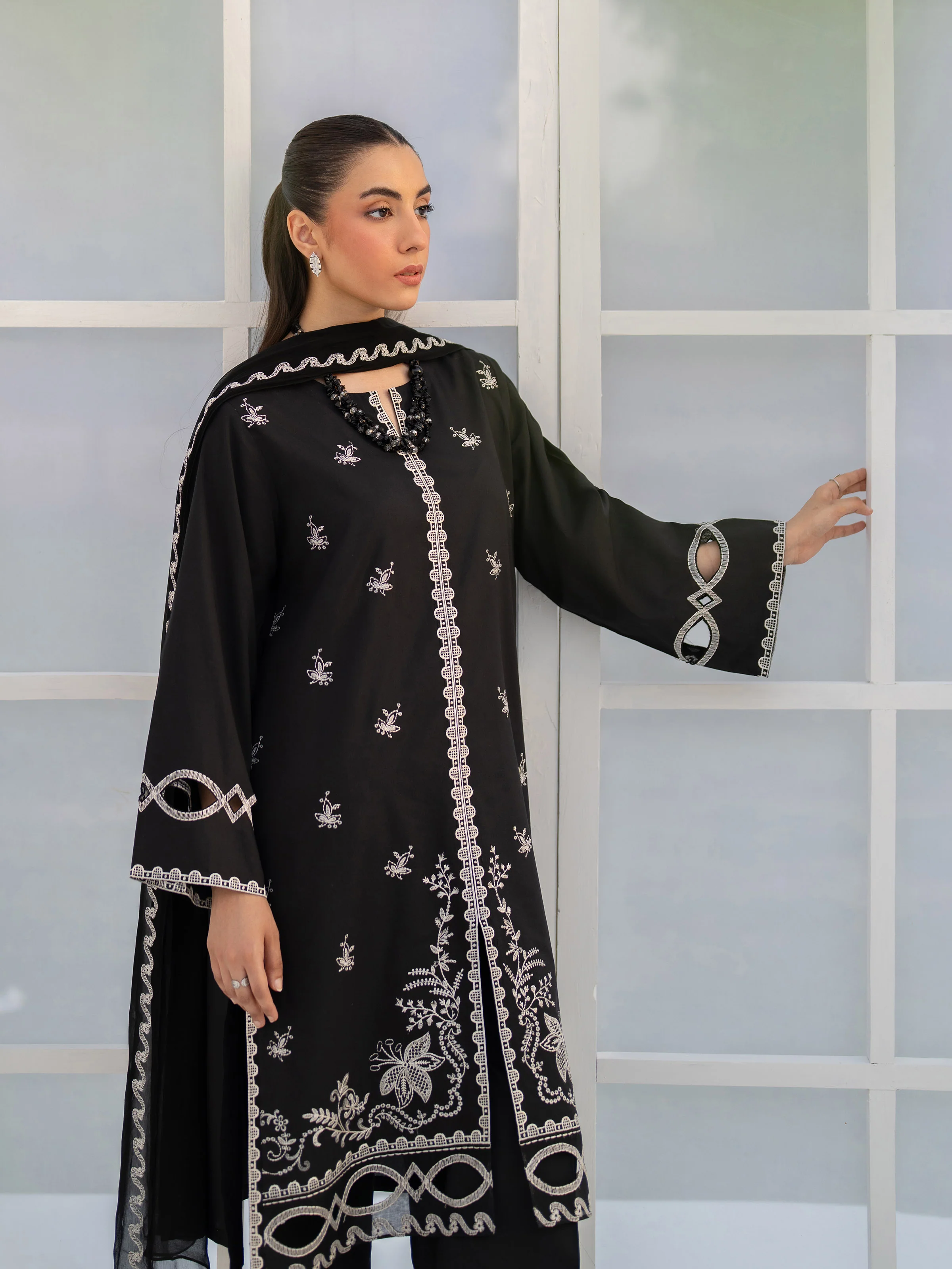 Pret Embroidered Cambric Suit - EWTKE5-81095-3P - Image 4