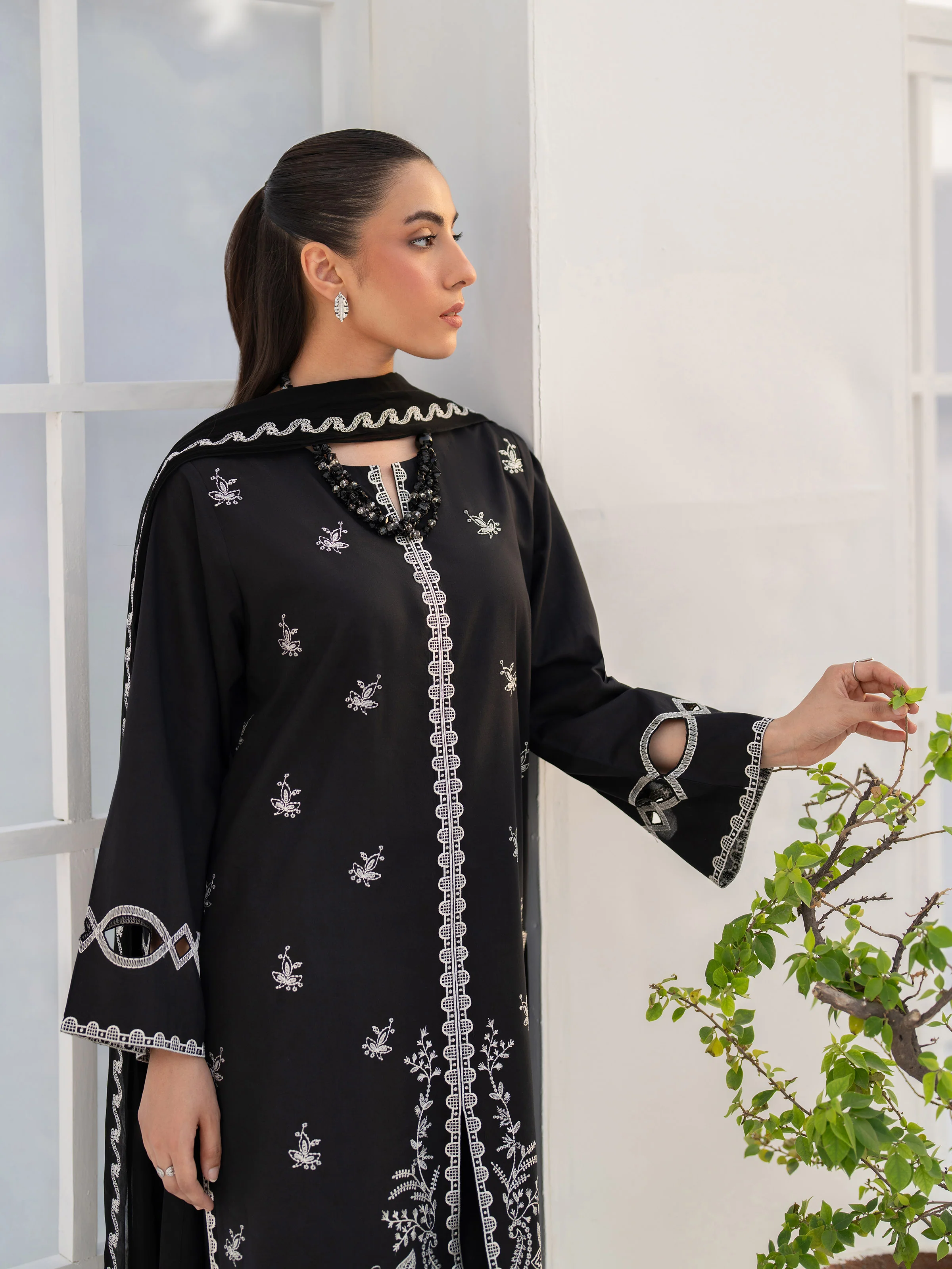 Pret Embroidered Cambric Suit - EWTKE5-81095-3P - Image 6