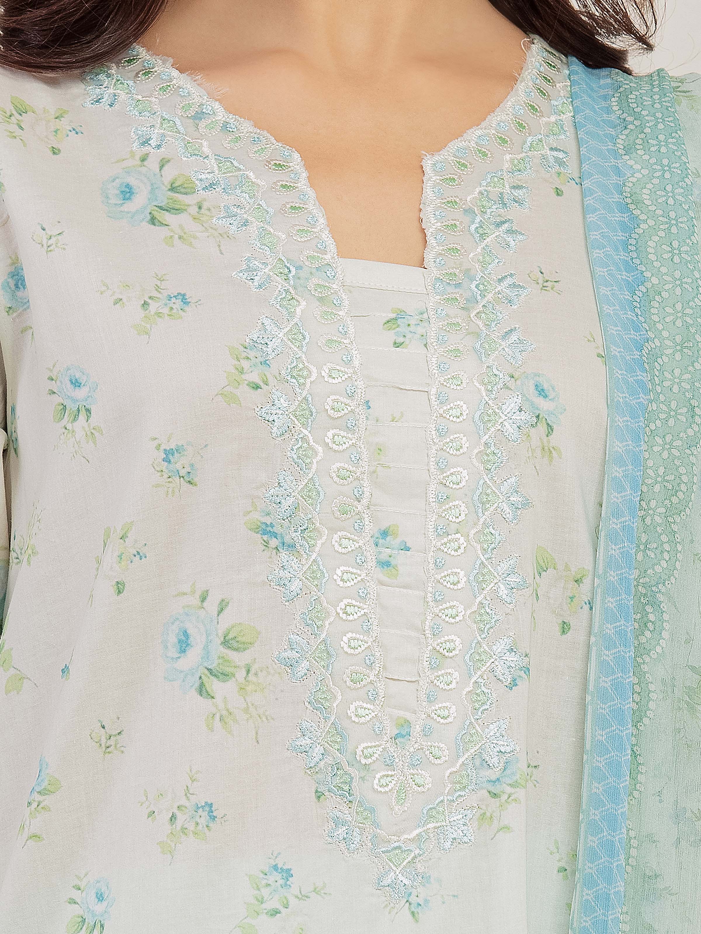 Pret Embroidered Cambric Suit - EWTKE5-81730-3P - Image 3