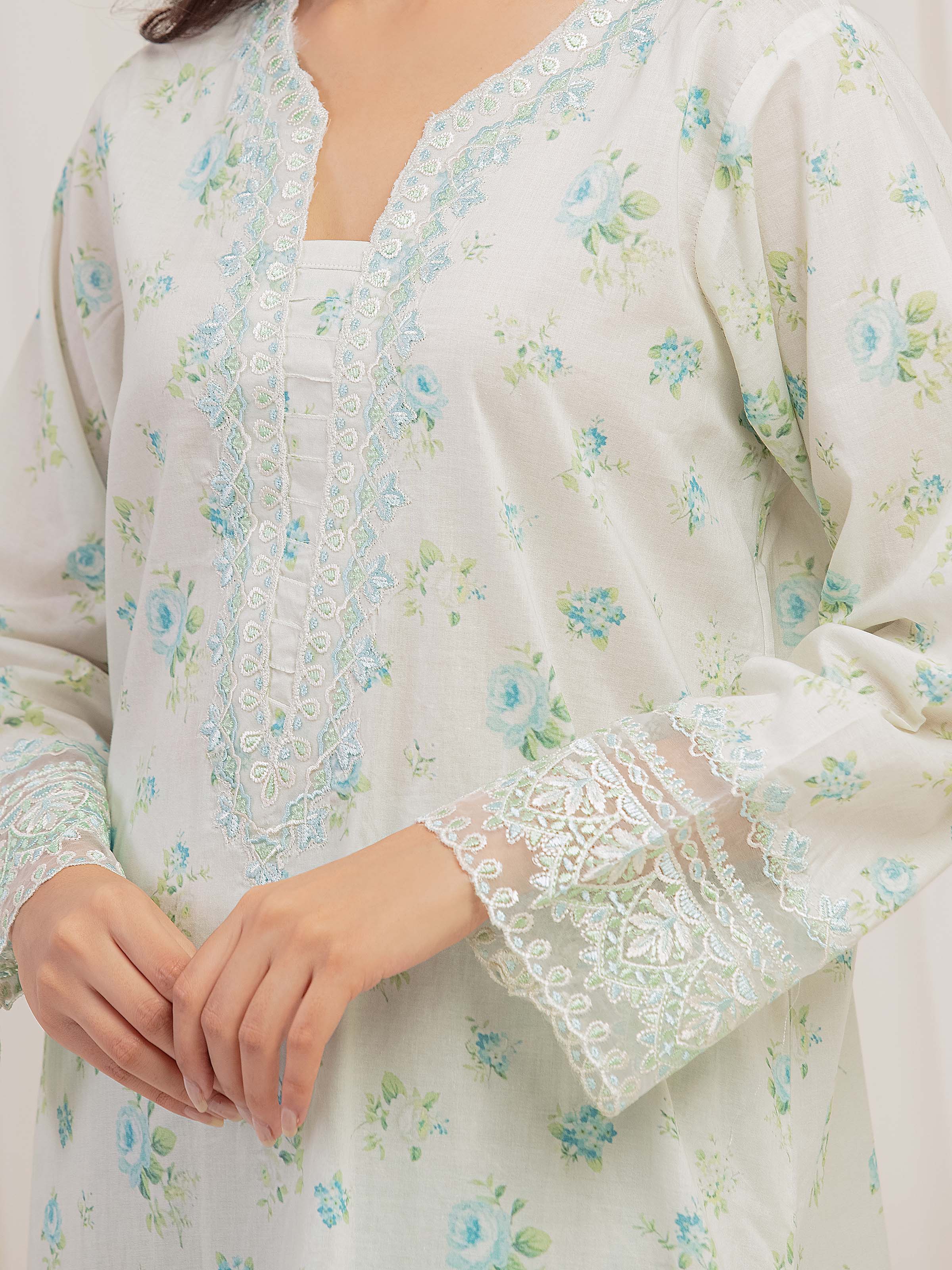 Pret Embroidered Cambric Suit - EWTKE5-81730-3P - Image 5