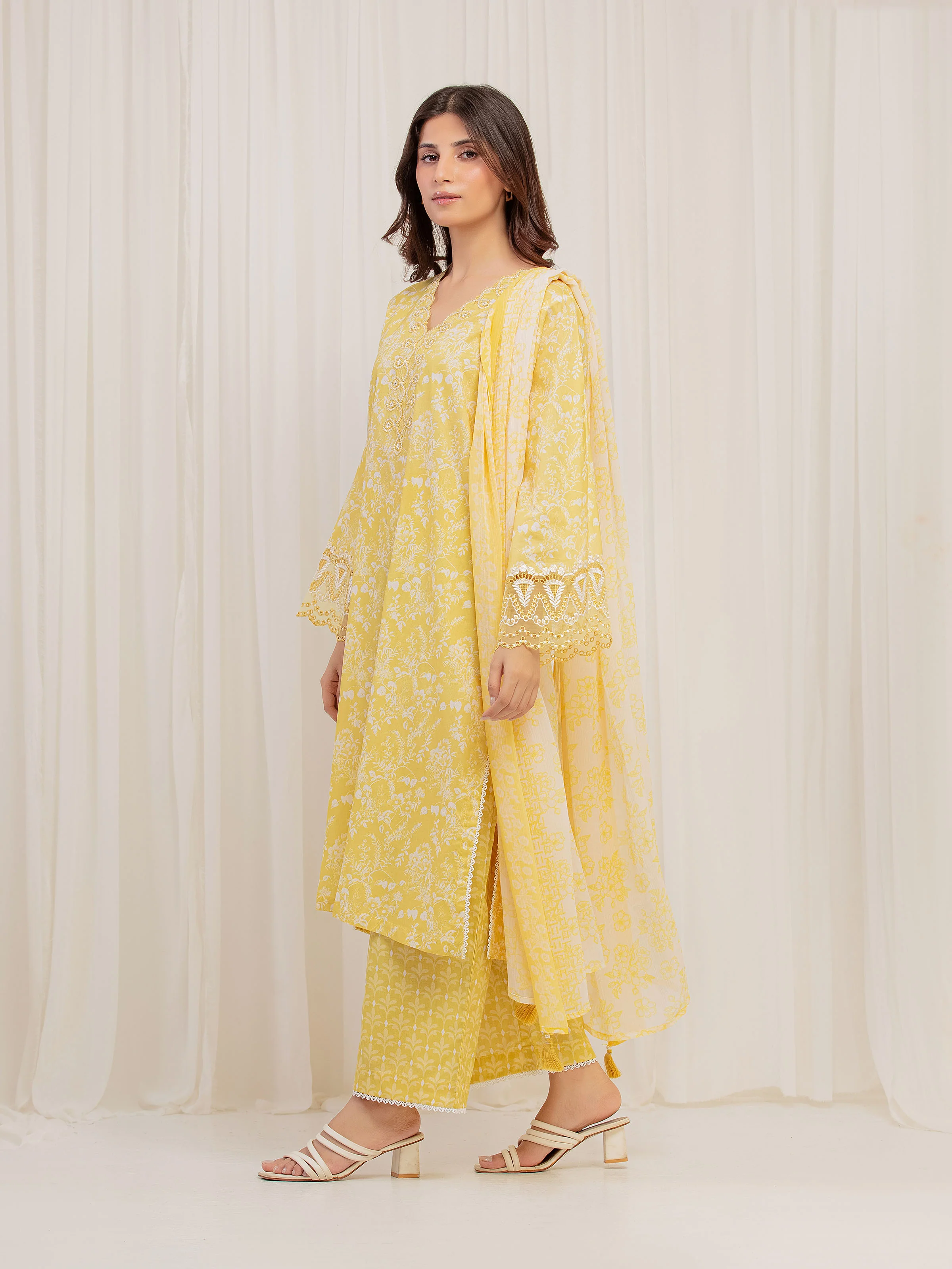 Pret Embroidered Cambric Suit - EWTKE5-81731-3P - Image 4