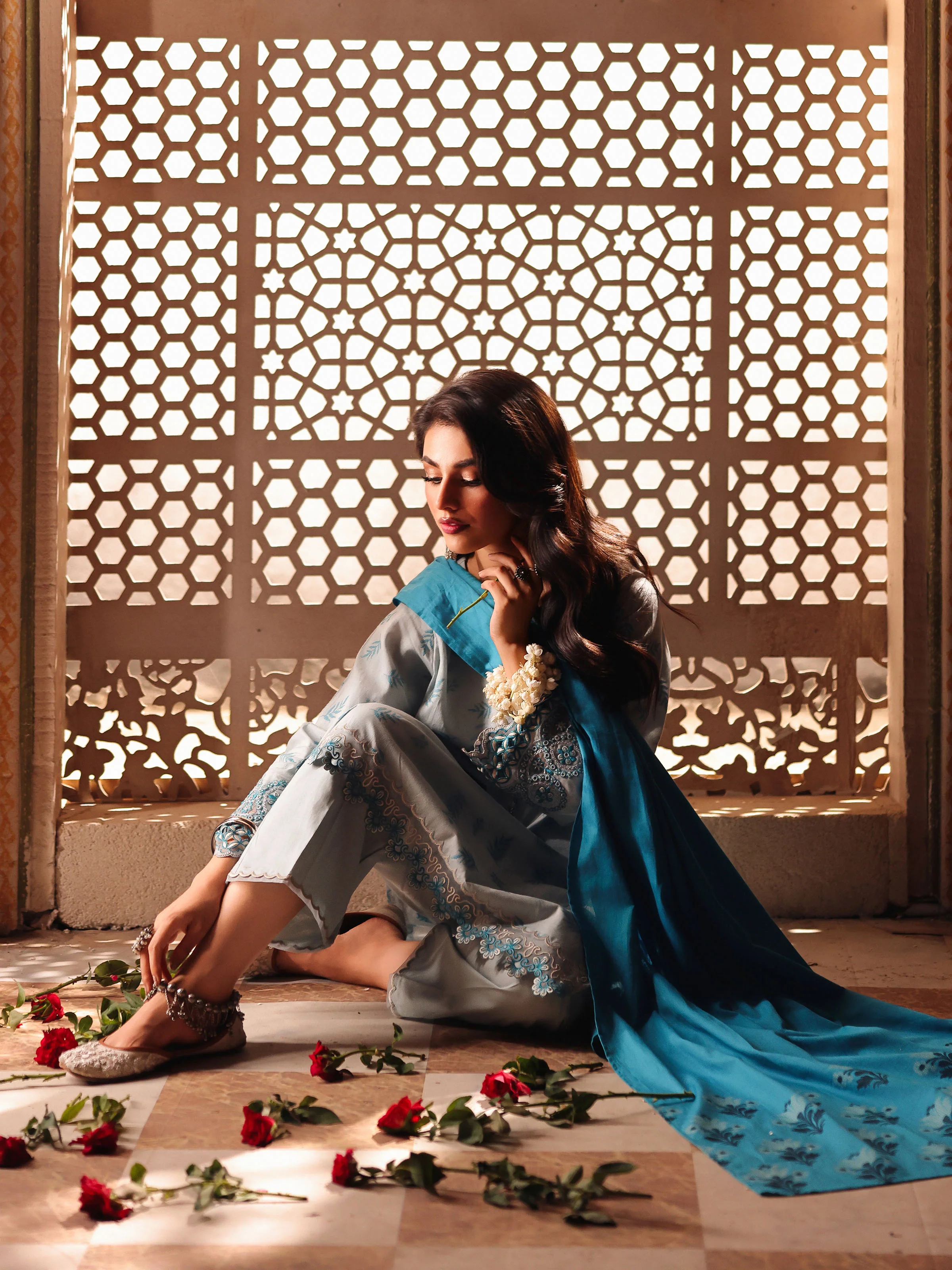 Pret Embroidered Jacquard Suit - EWTKE5-81083-3P - Image 3