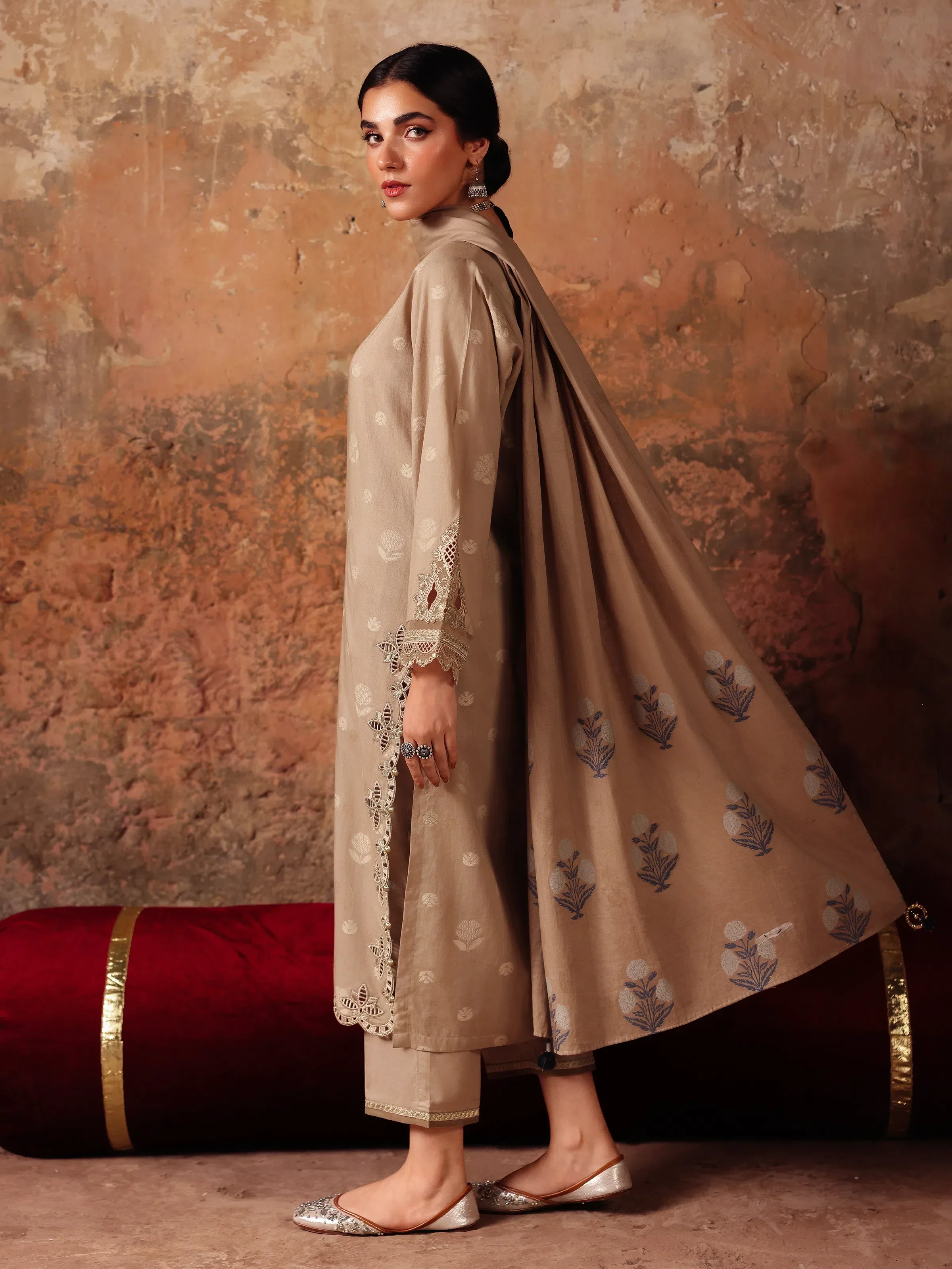 Pret Embroidered Jacquard Suit - EWTKE5-81084-3P - Image 3