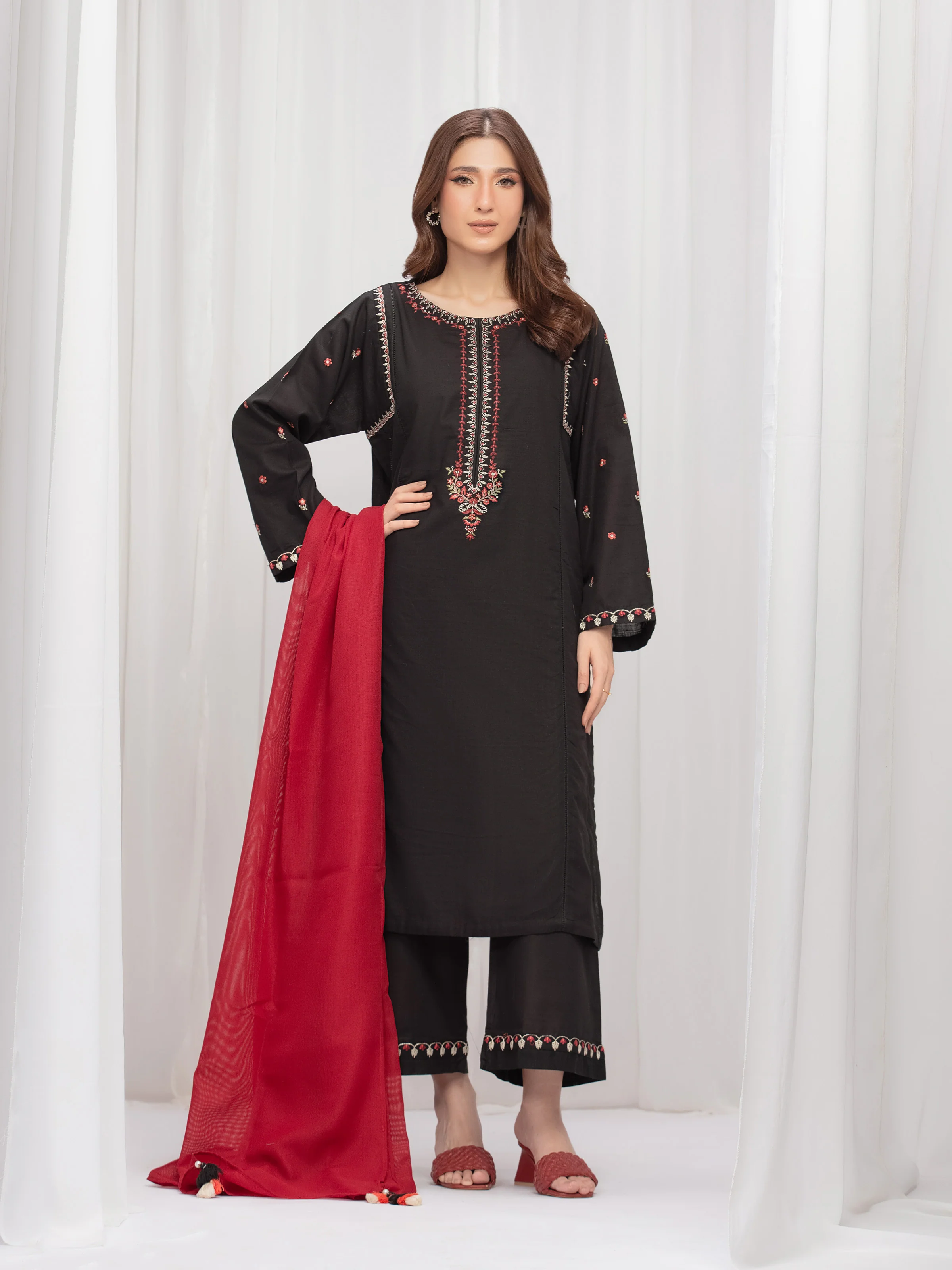 Pret Embroidered Khaddar Suit - EWTKE24-81374-3P - Image 4