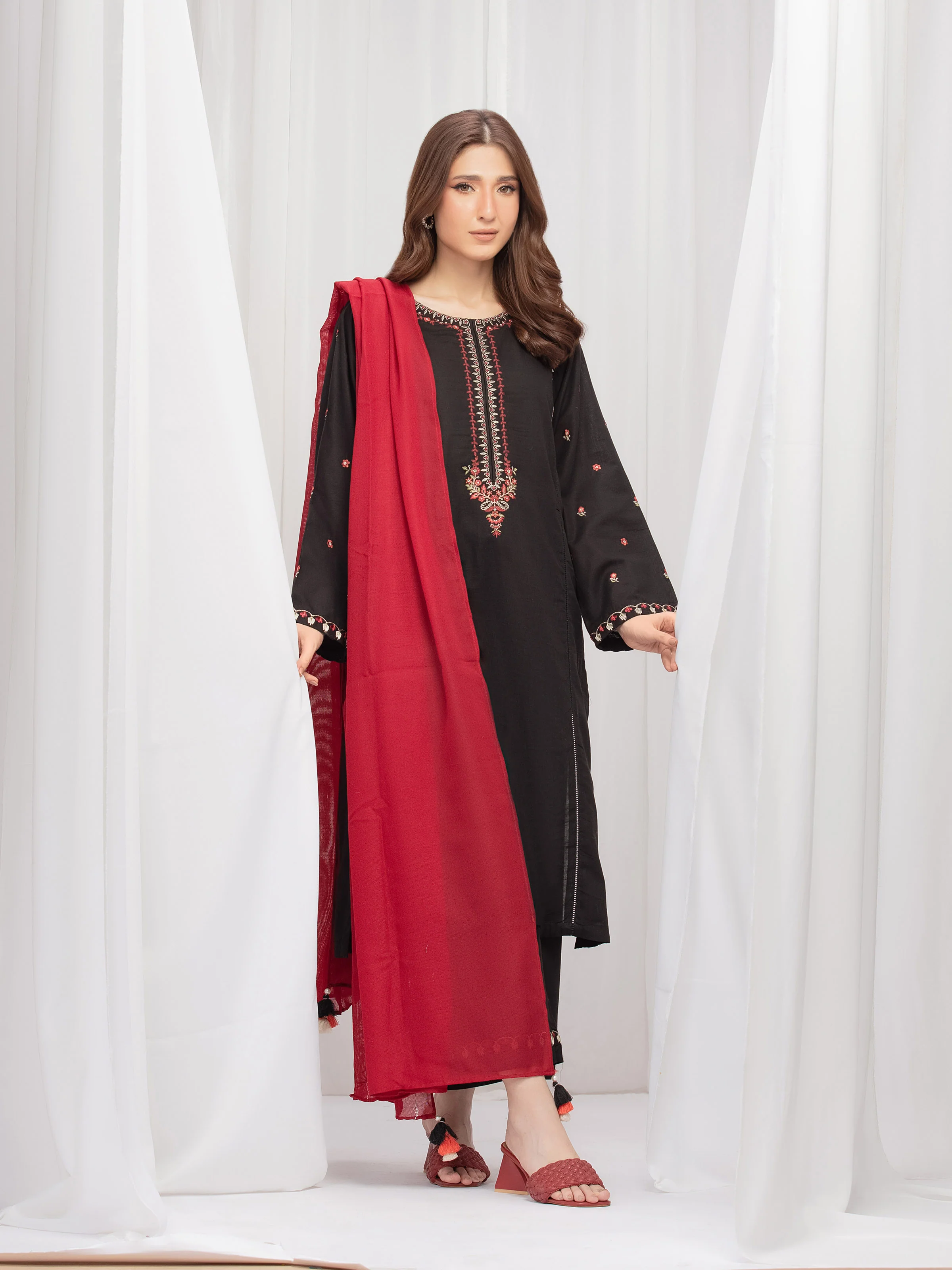 Pret Embroidered Khaddar Suit - EWTKE24-81374-3P - Image 5