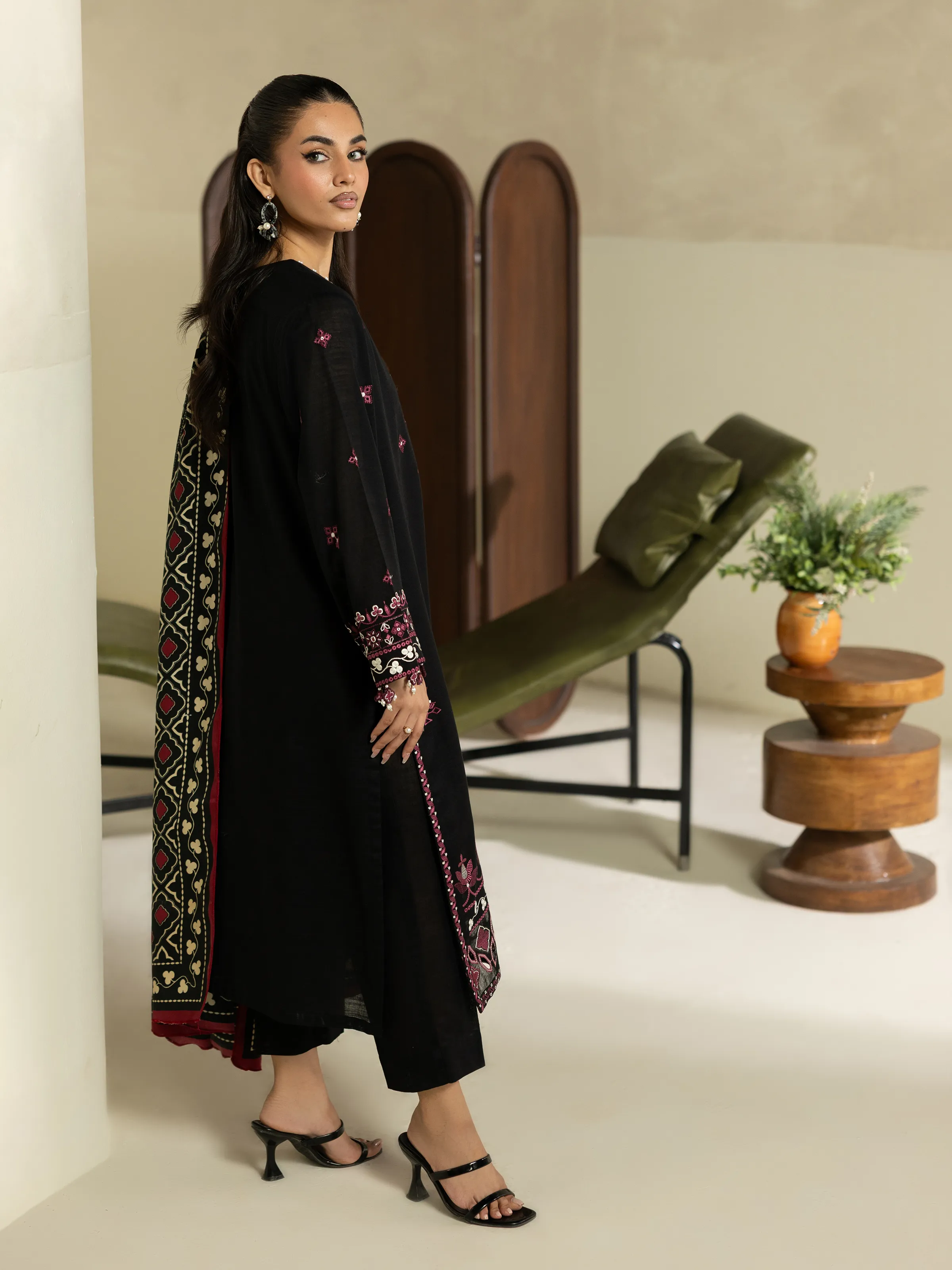Pret Embroidered Khaddar Suit - EWTKED5-84017-3P - Image 6